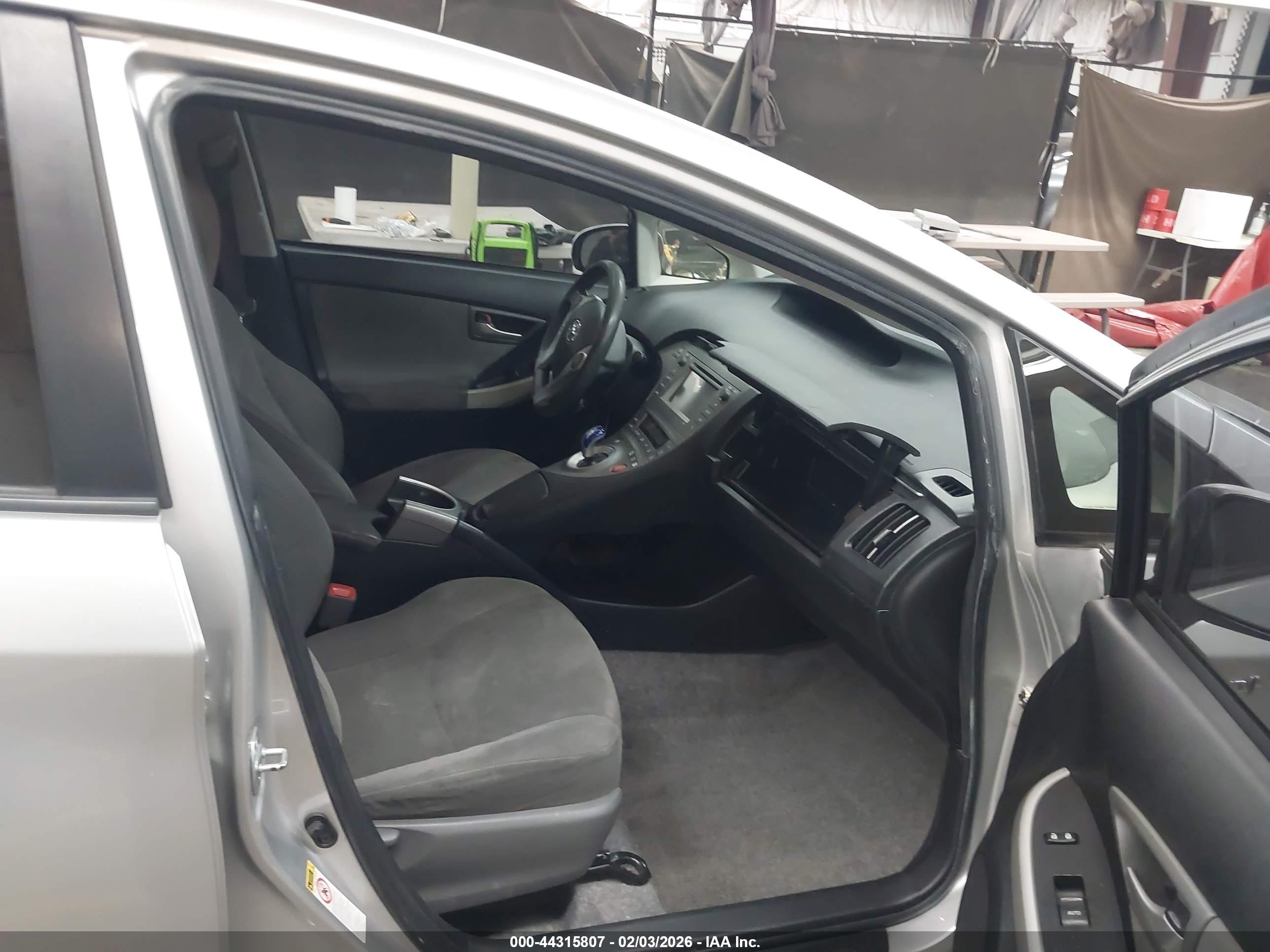 TOYOTA PRIUS image 5