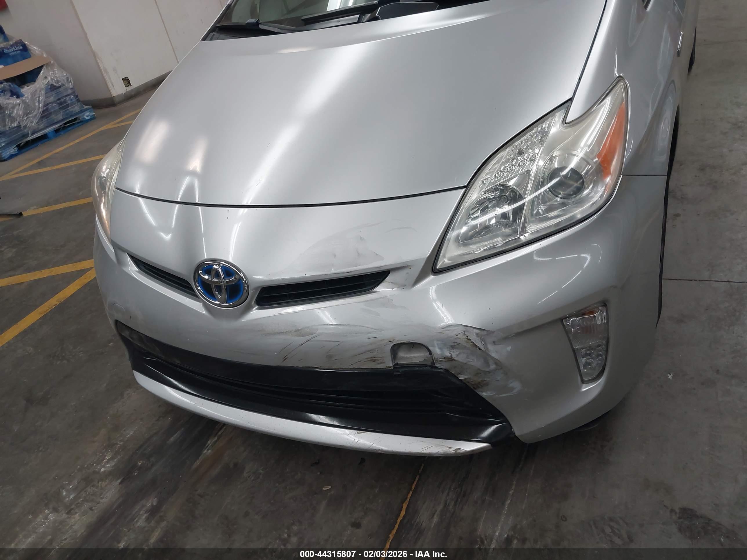 TOYOTA PRIUS image 6