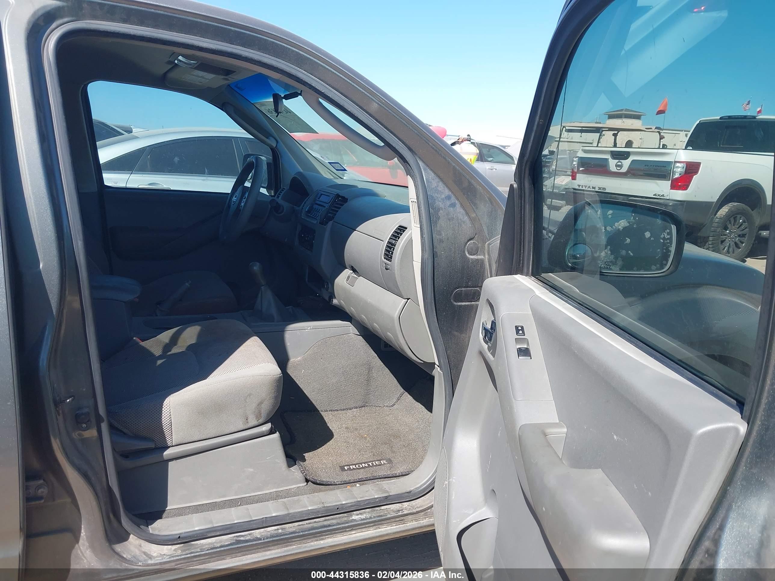 NISSAN FRONTIER image 5