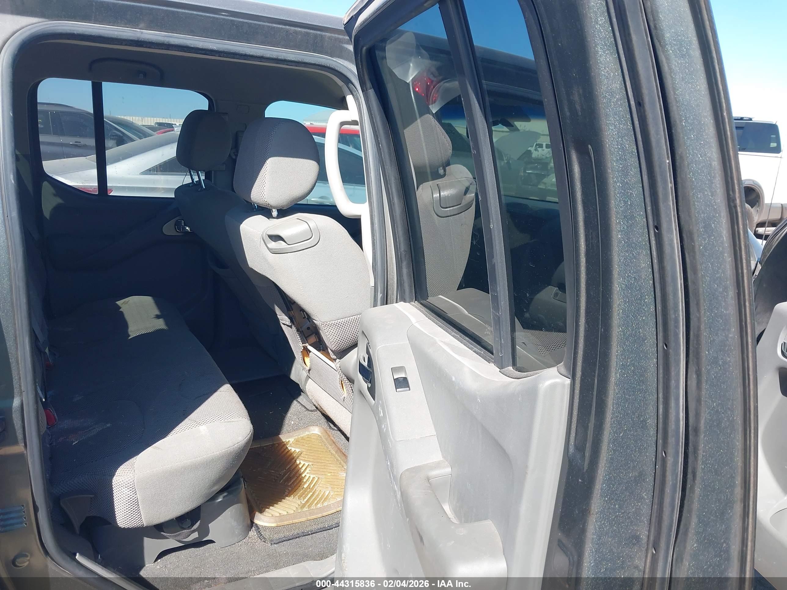 NISSAN FRONTIER image 8
