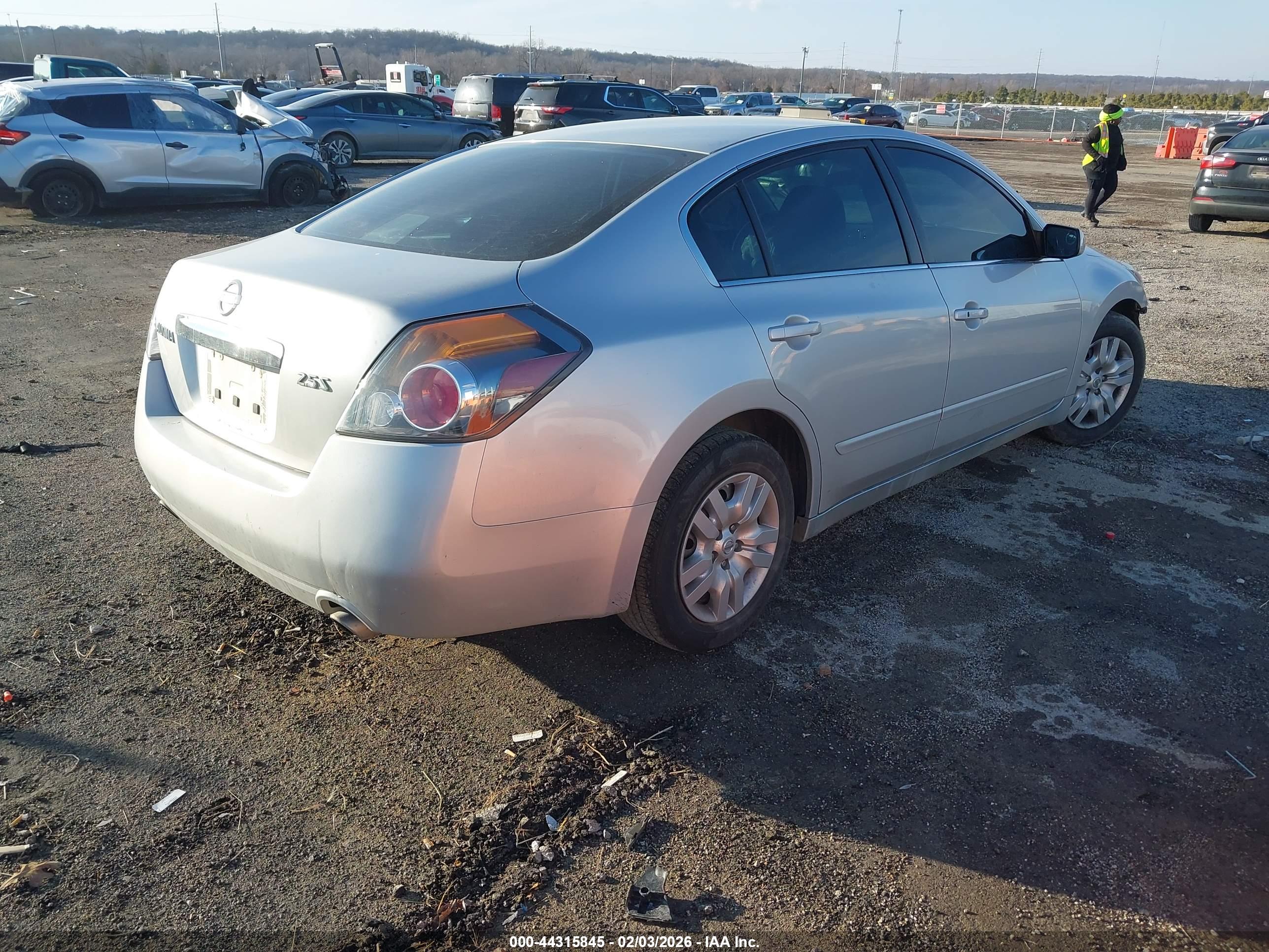 NISSAN ALTIMA image 4