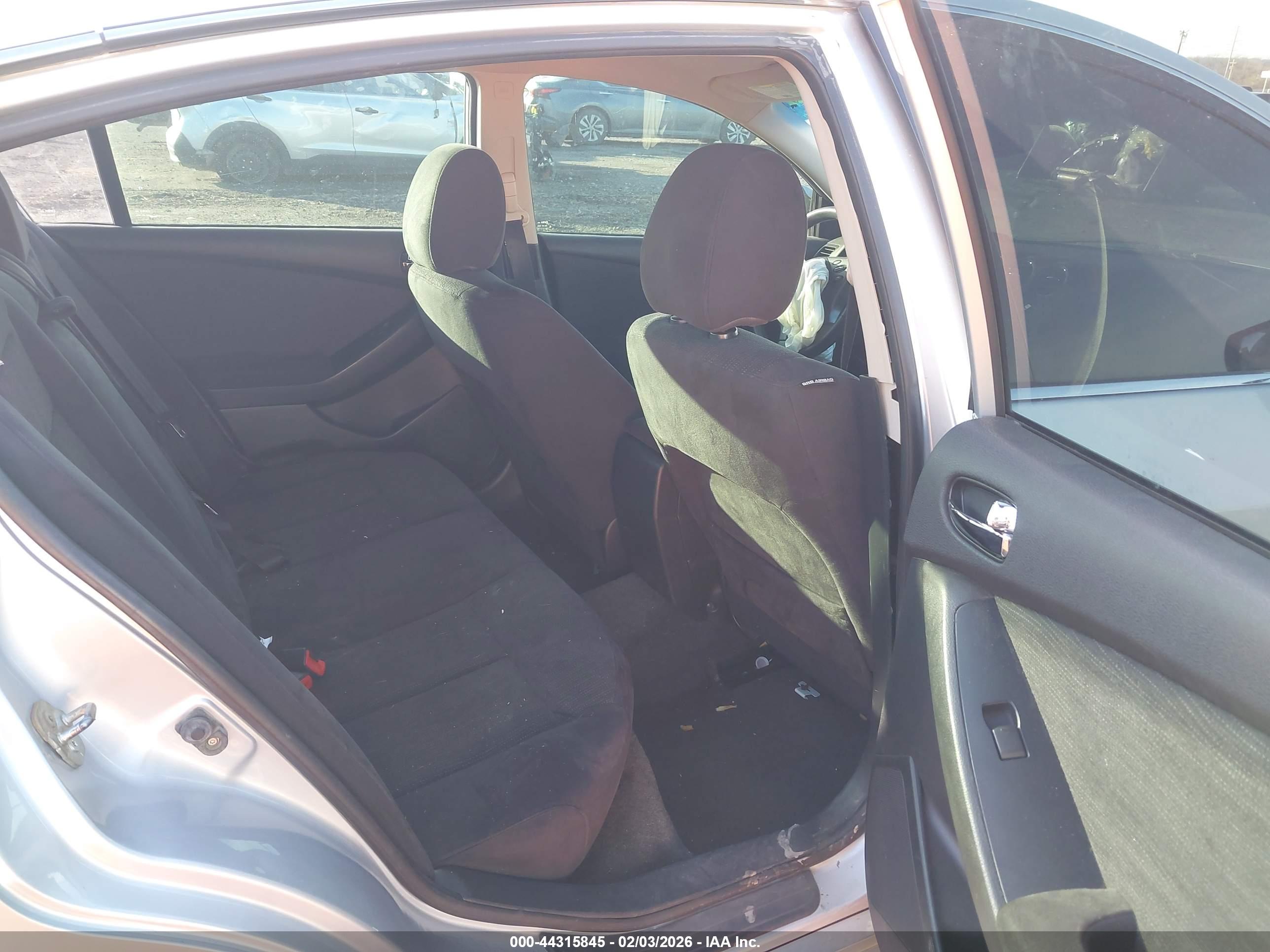 NISSAN ALTIMA image 8