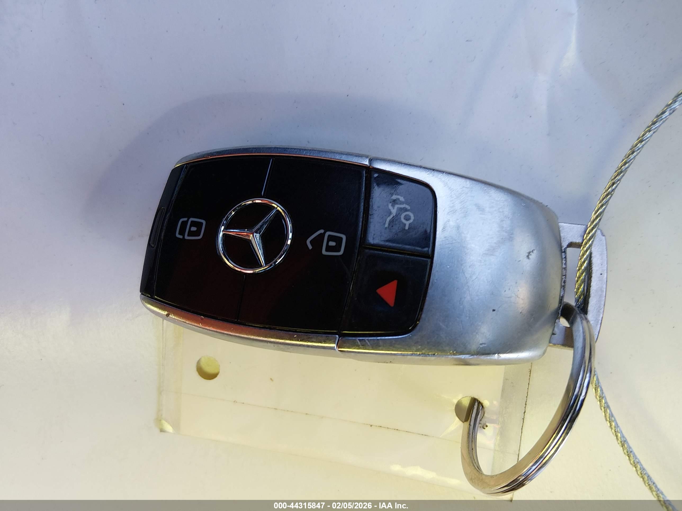 MERCEDES-BENZ E image 11