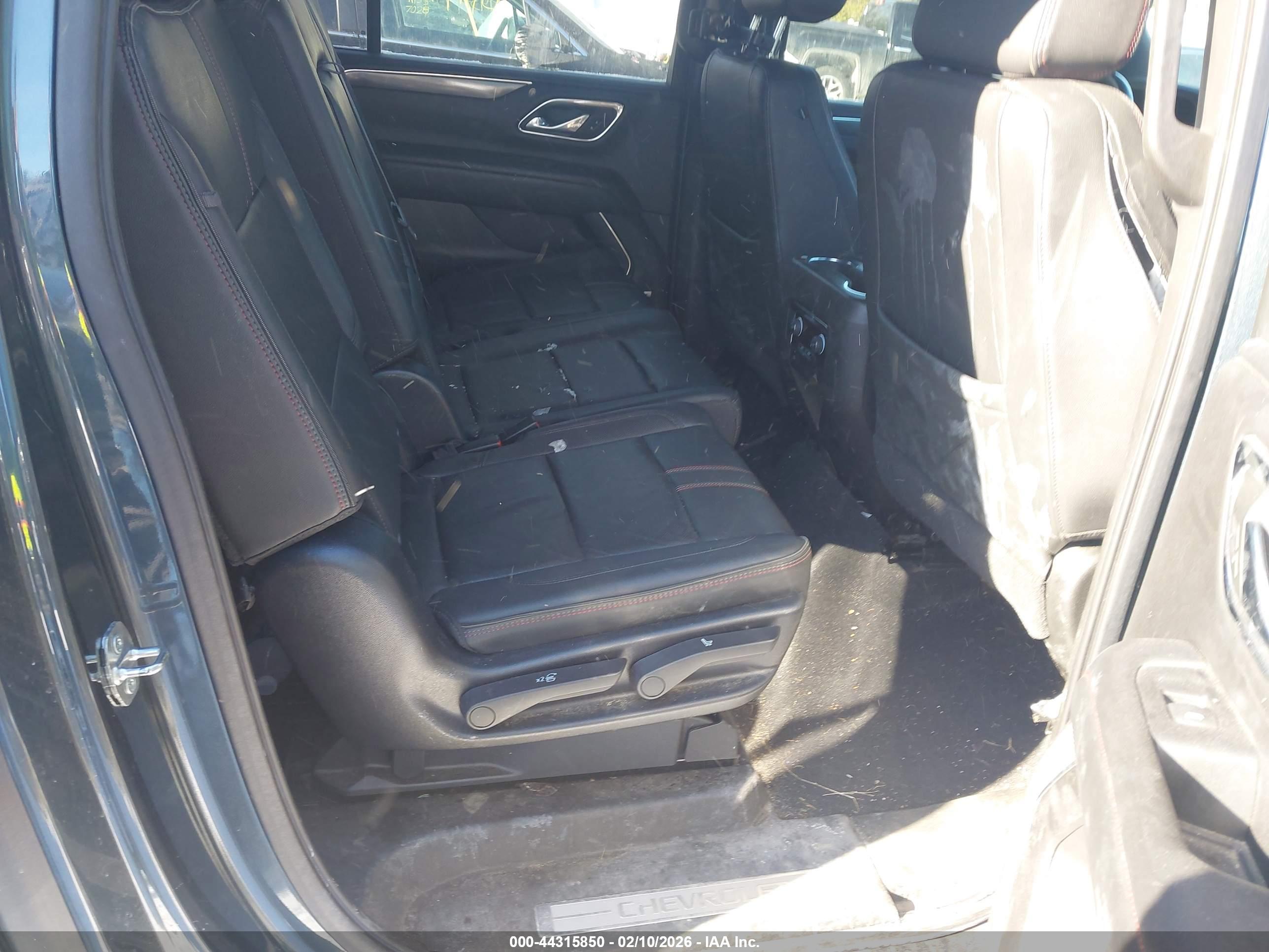 CHEVROLET SUBURBAN image 8