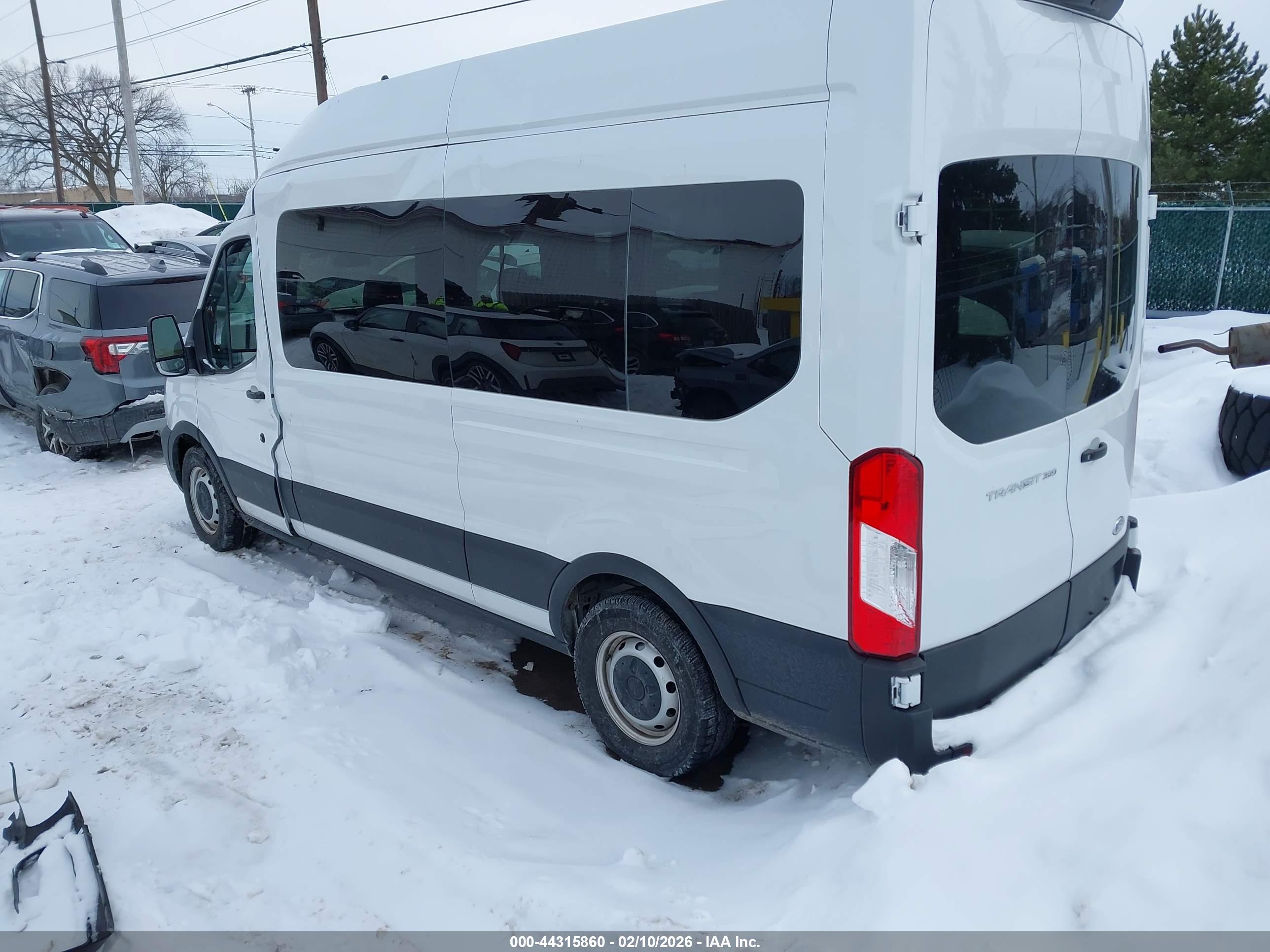 FORD TRANSIT-350 image 3