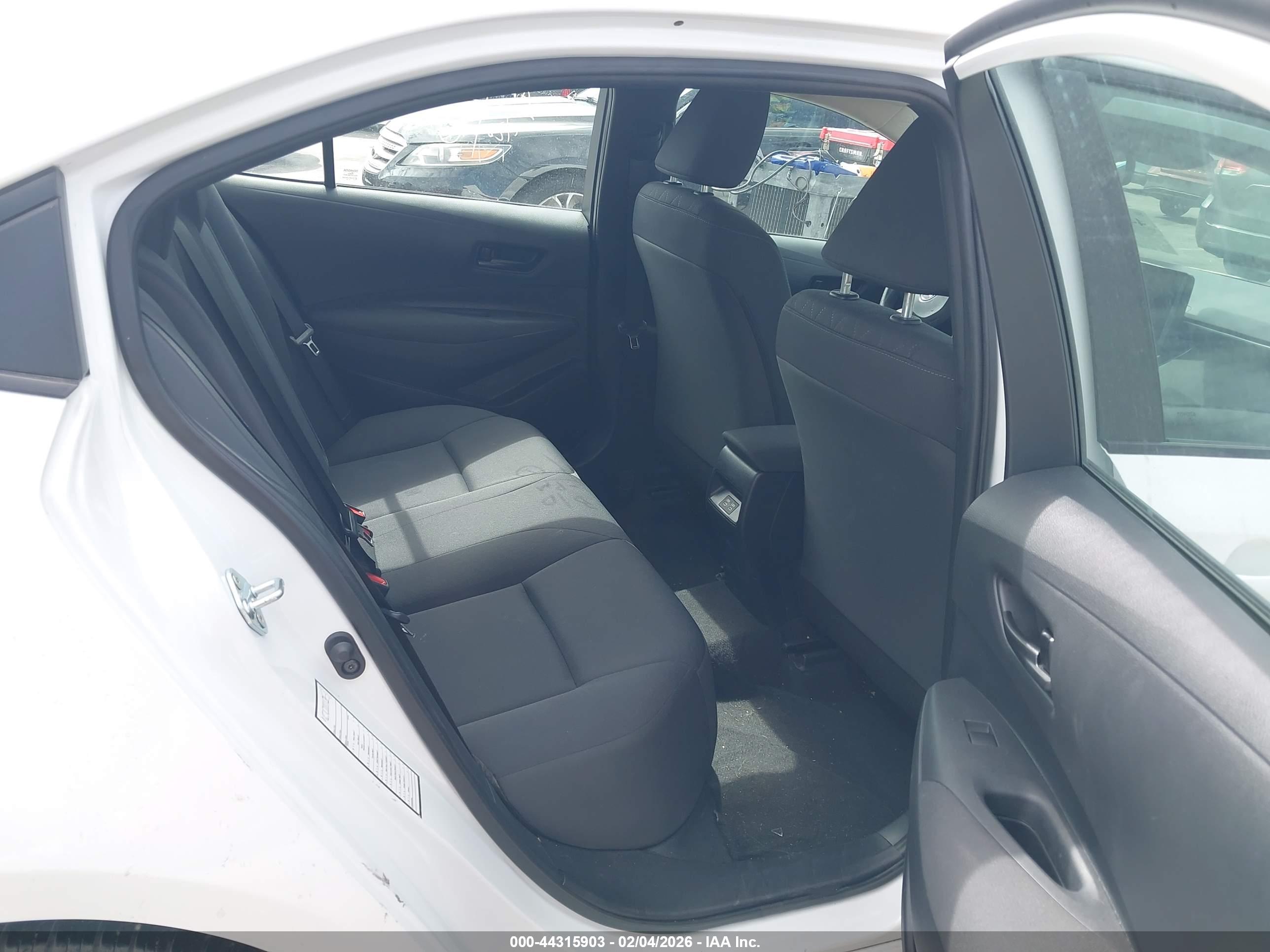 TOYOTA COROLLA image 8