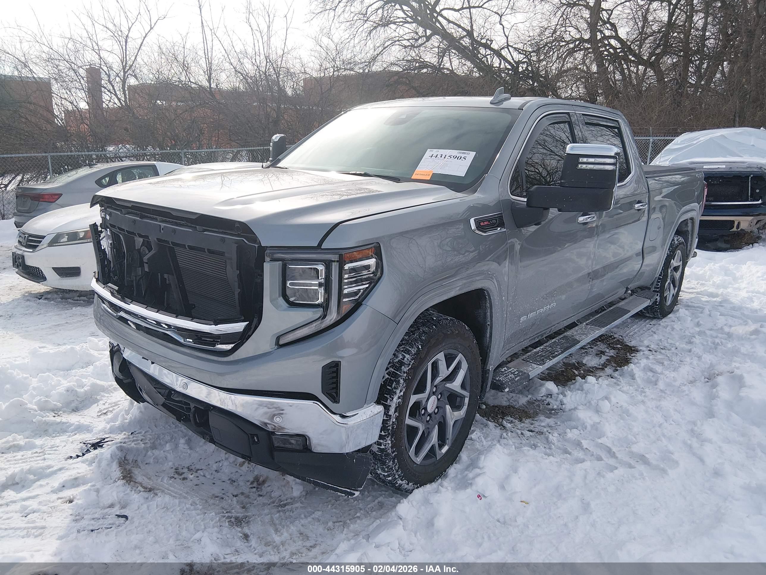 GMC SIERRA image 2