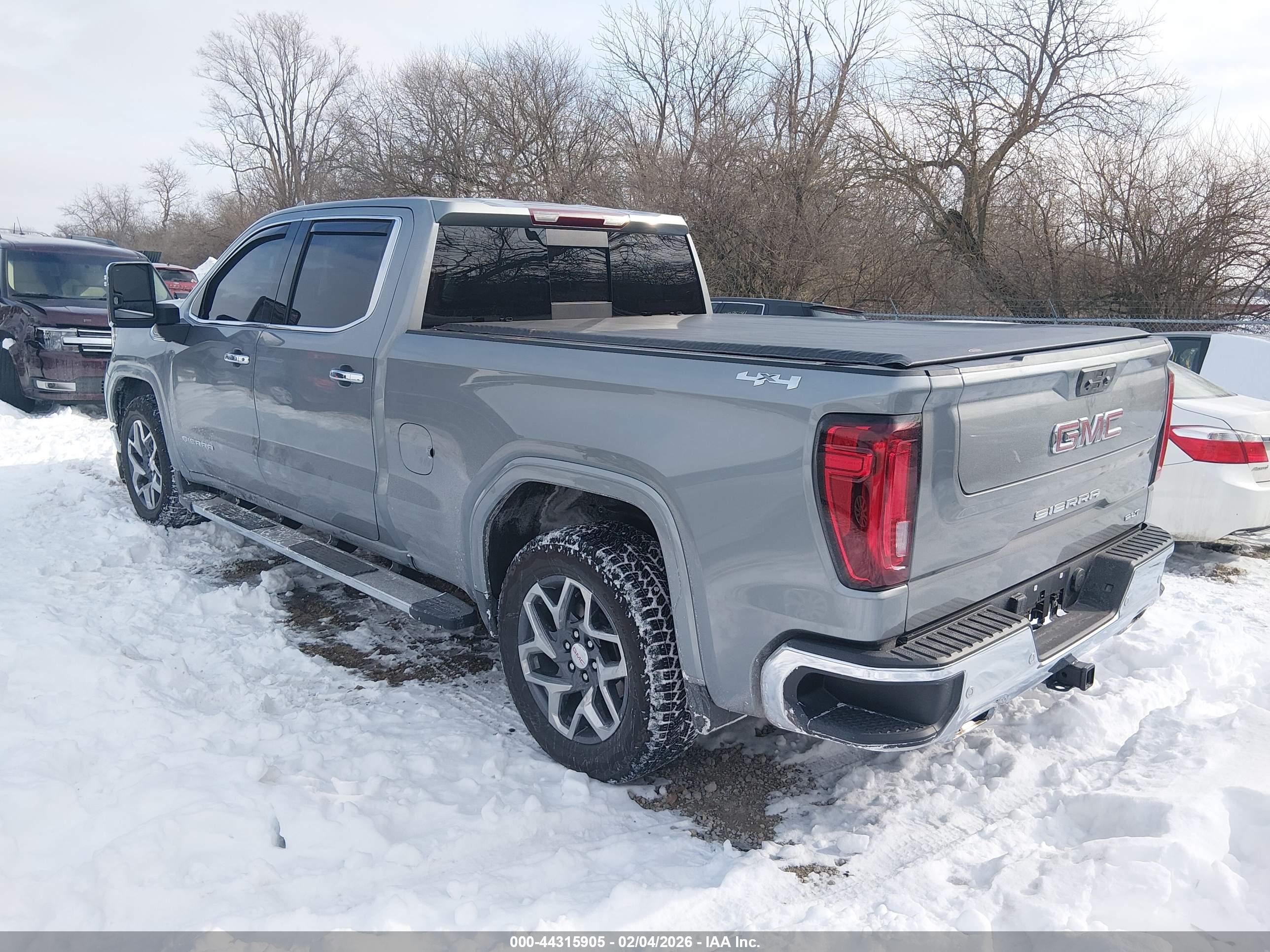 GMC SIERRA image 3