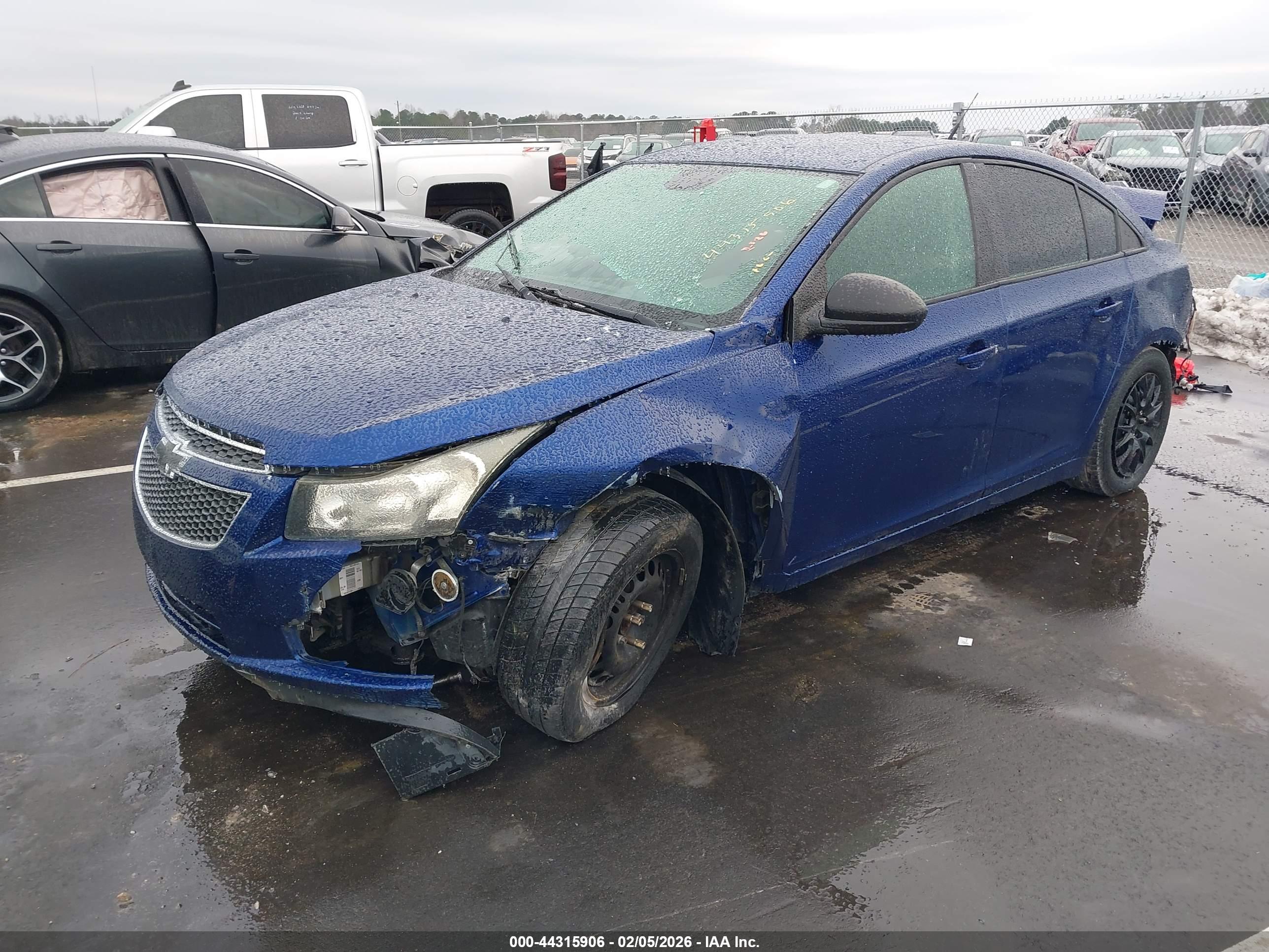CHEVROLET CRUZE image 2