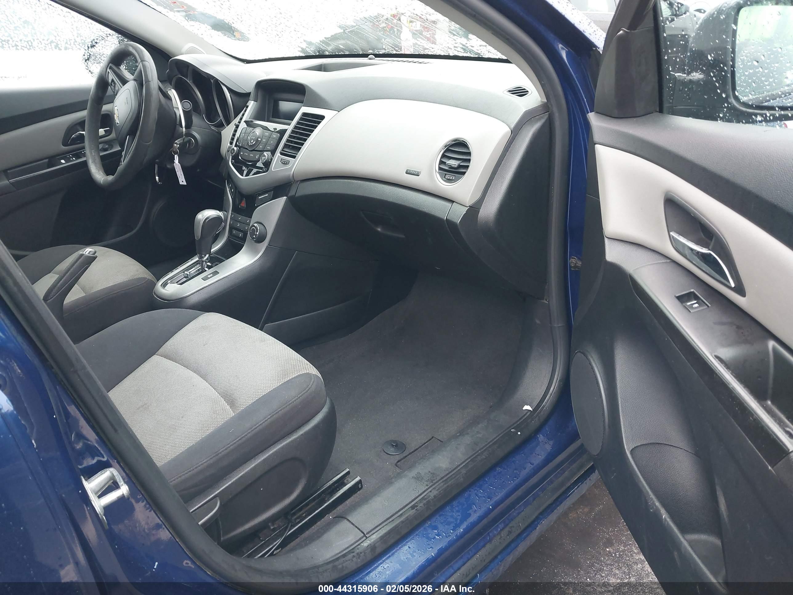 CHEVROLET CRUZE image 5