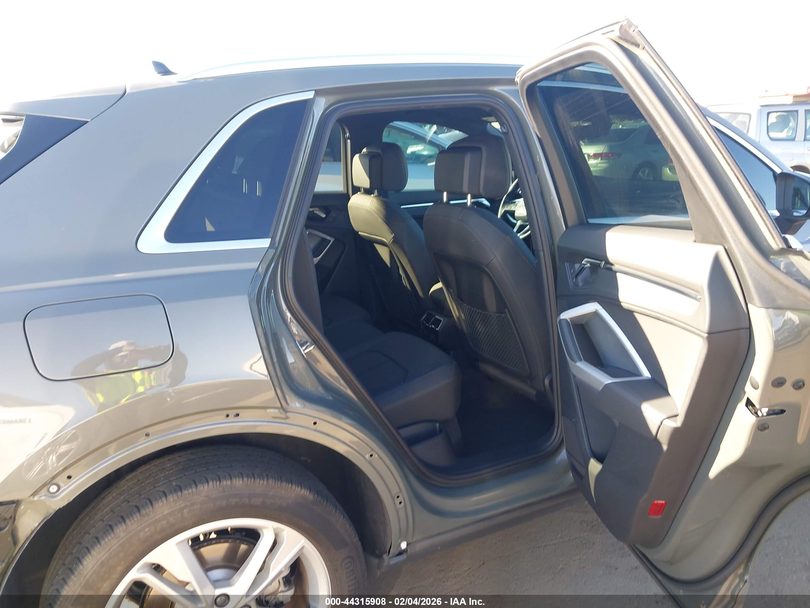 AUDI Q3 image 8