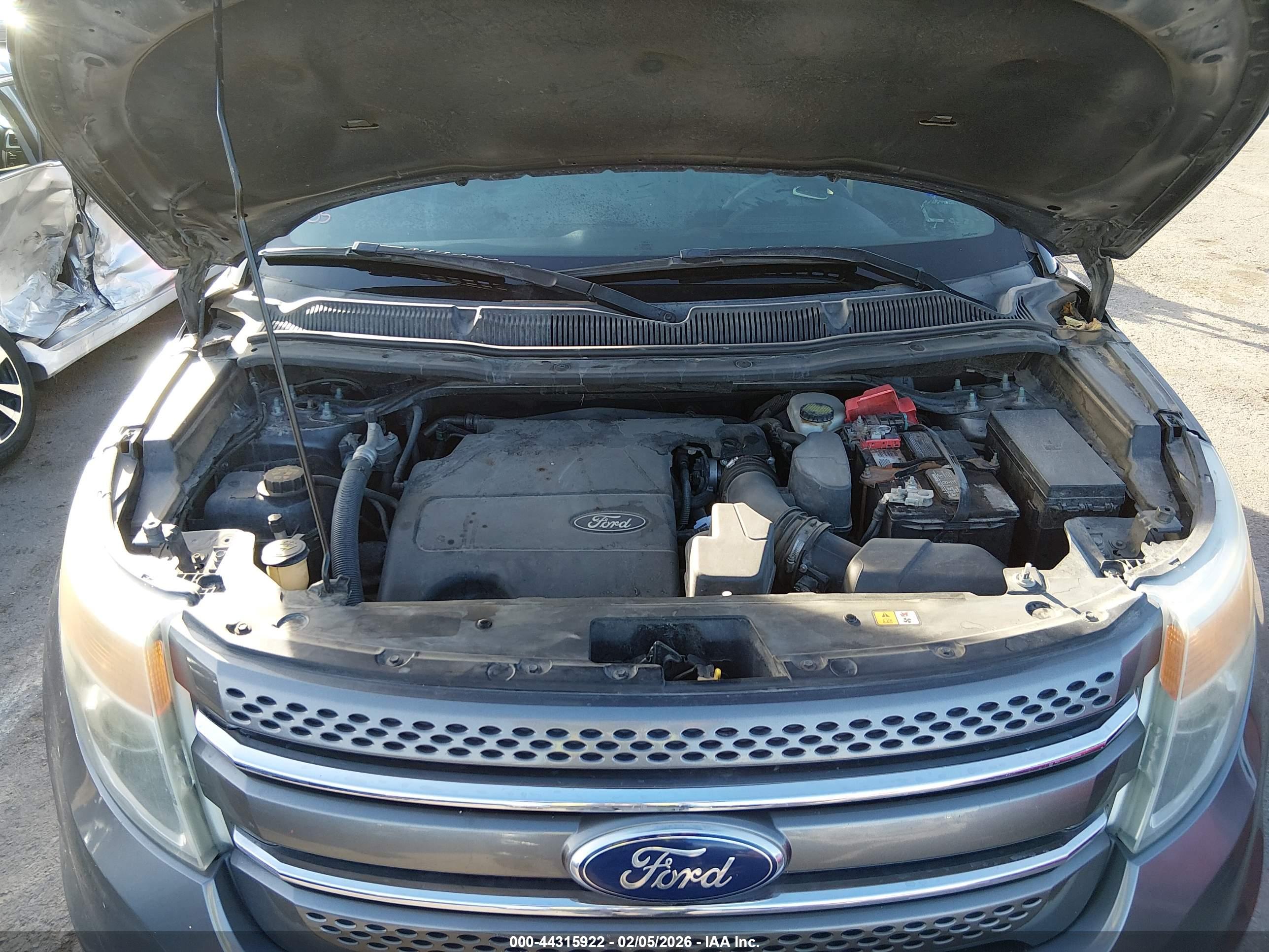 FORD EXPLORER image 10