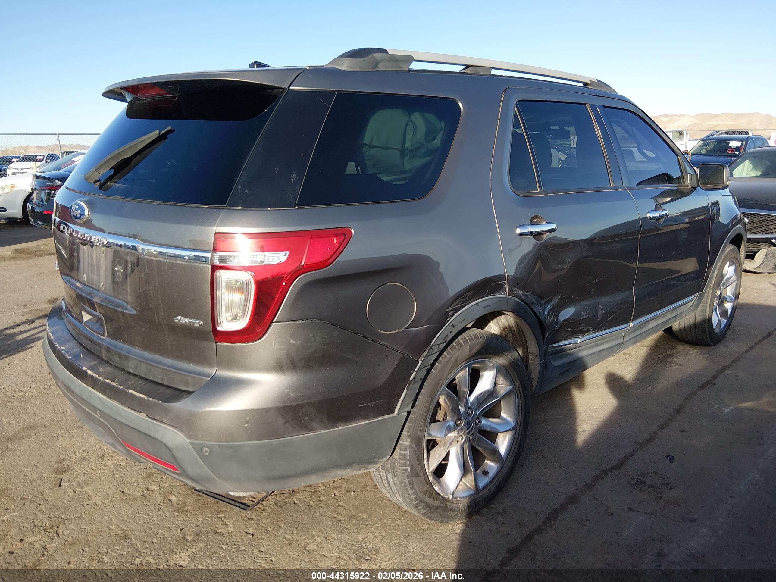 FORD EXPLORER image 4