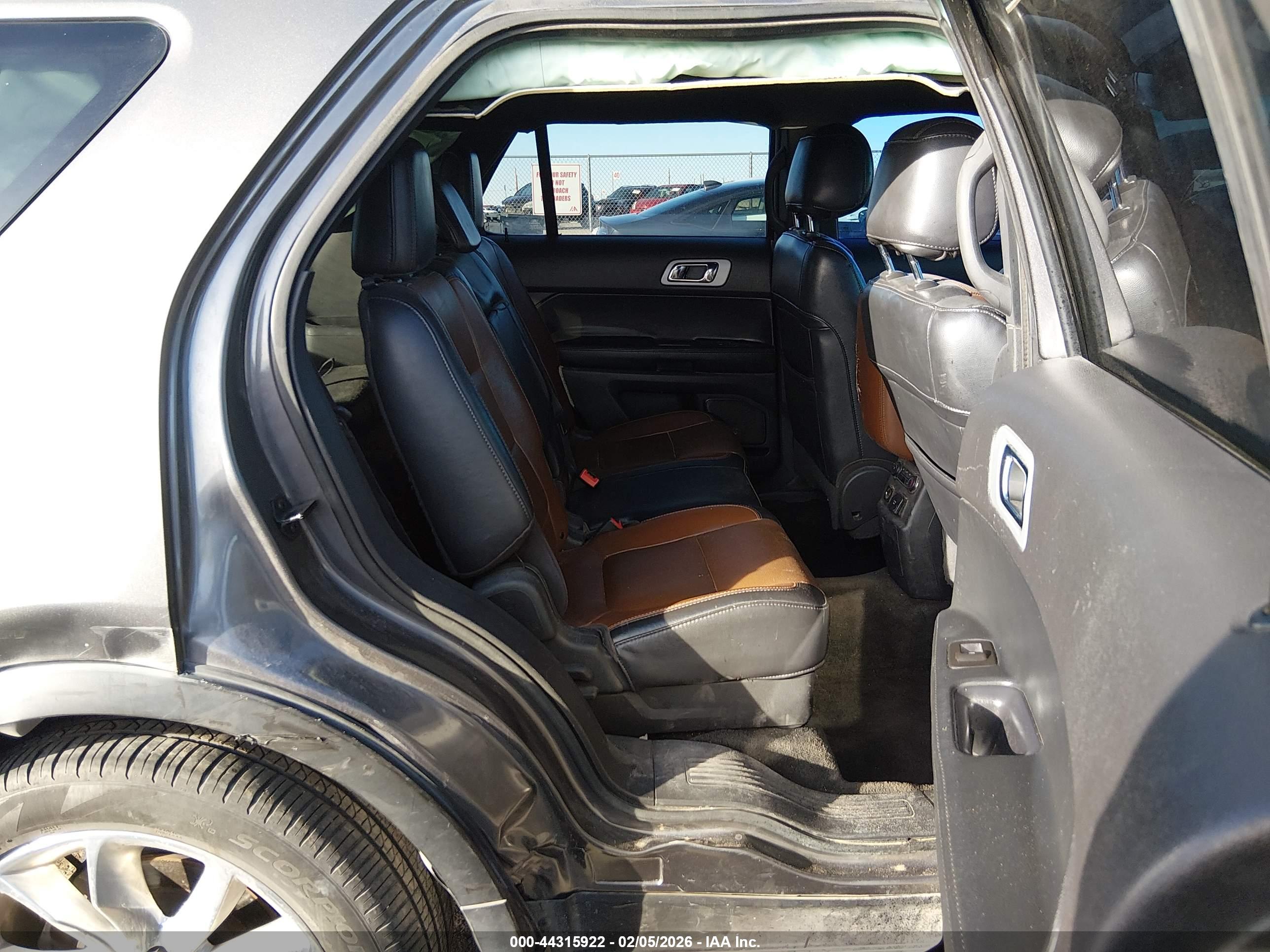 FORD EXPLORER image 8
