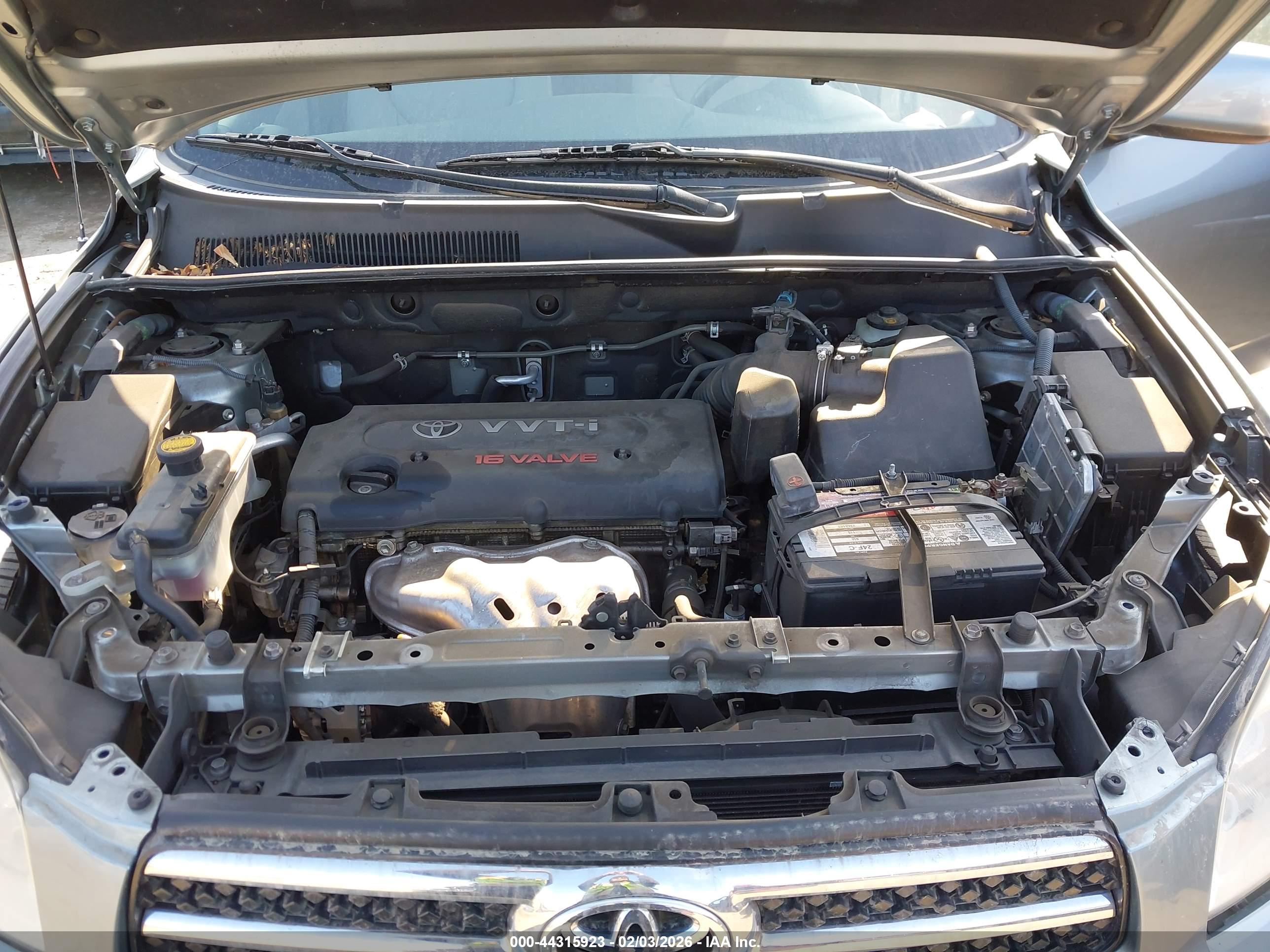 TOYOTA RAV4 image 10
