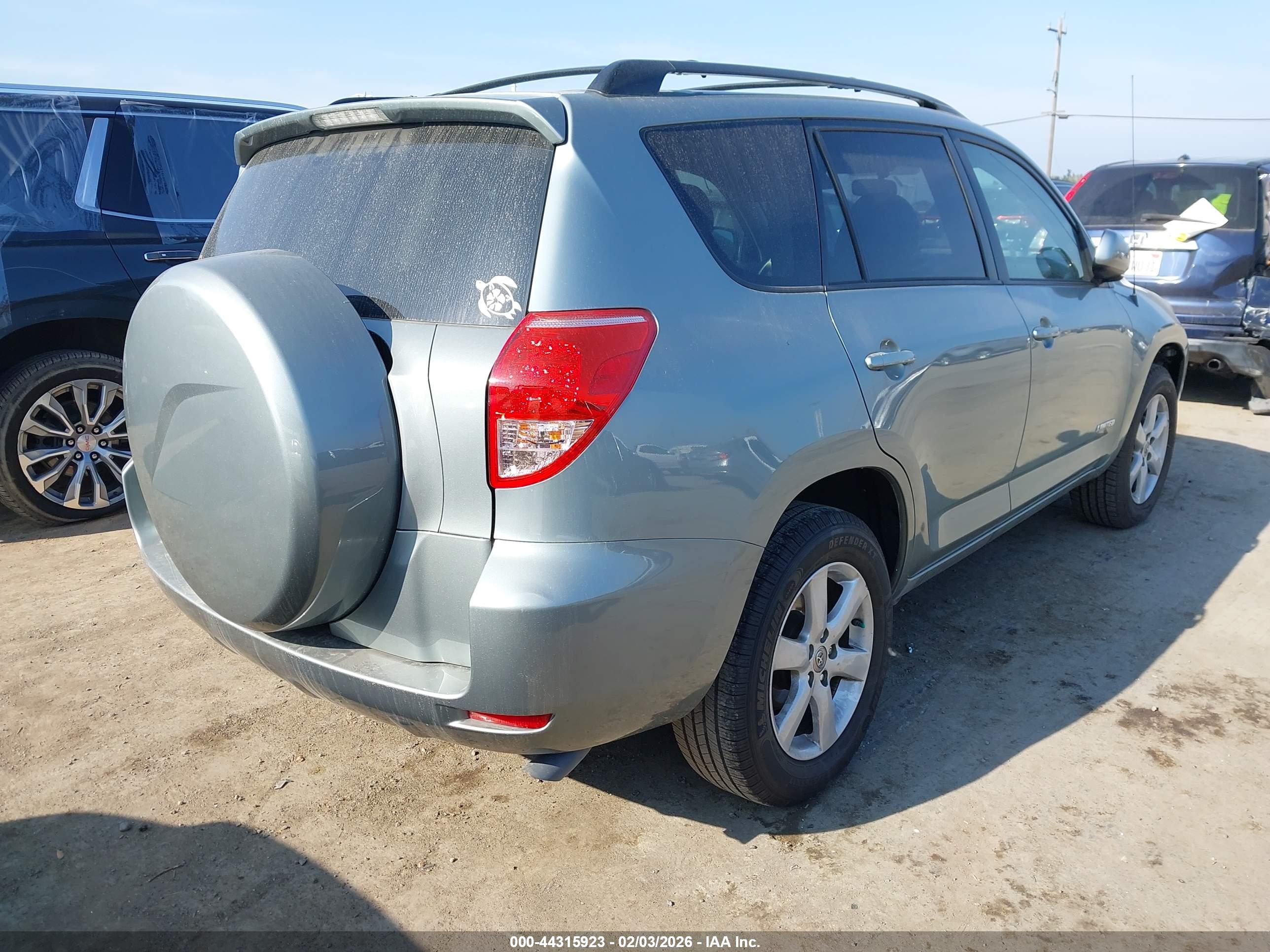 TOYOTA RAV4 image 4
