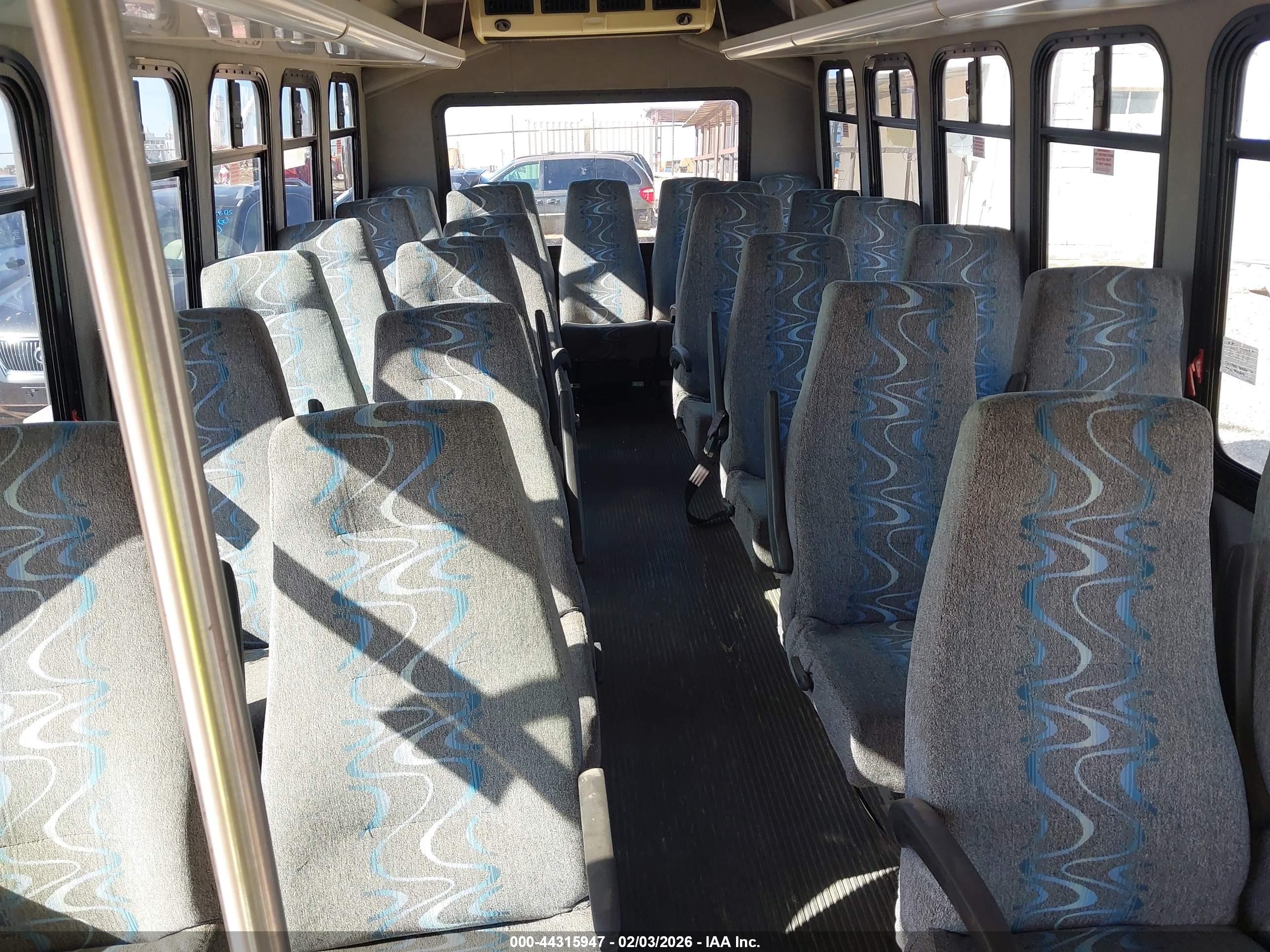 FORD E-450 image 7