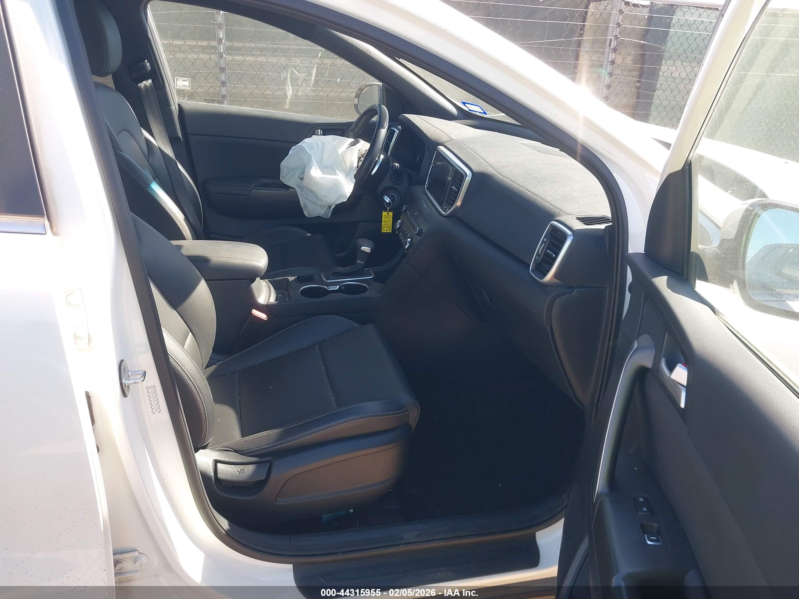 KIA SPORTAGE image 5
