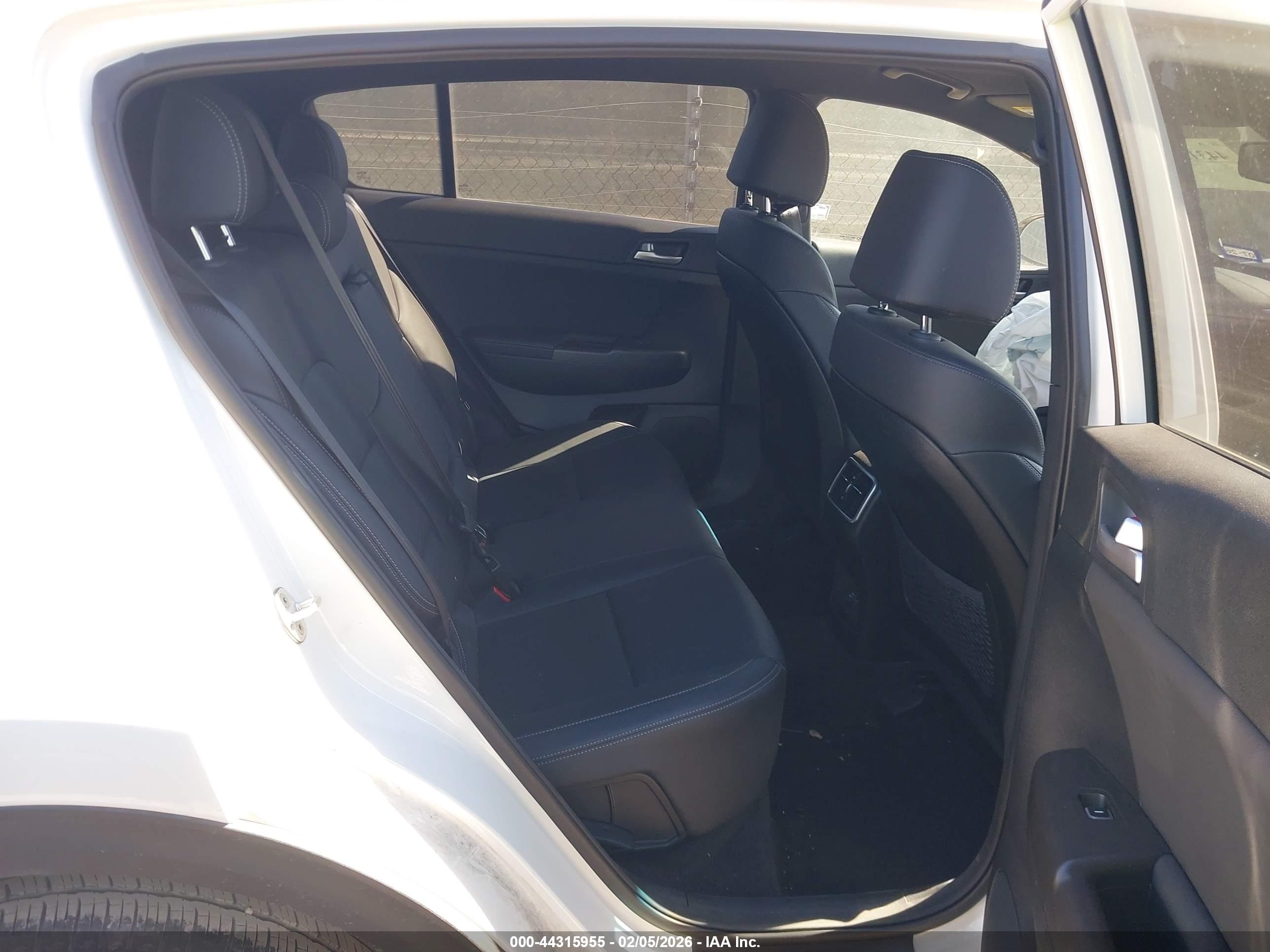 KIA SPORTAGE image 8