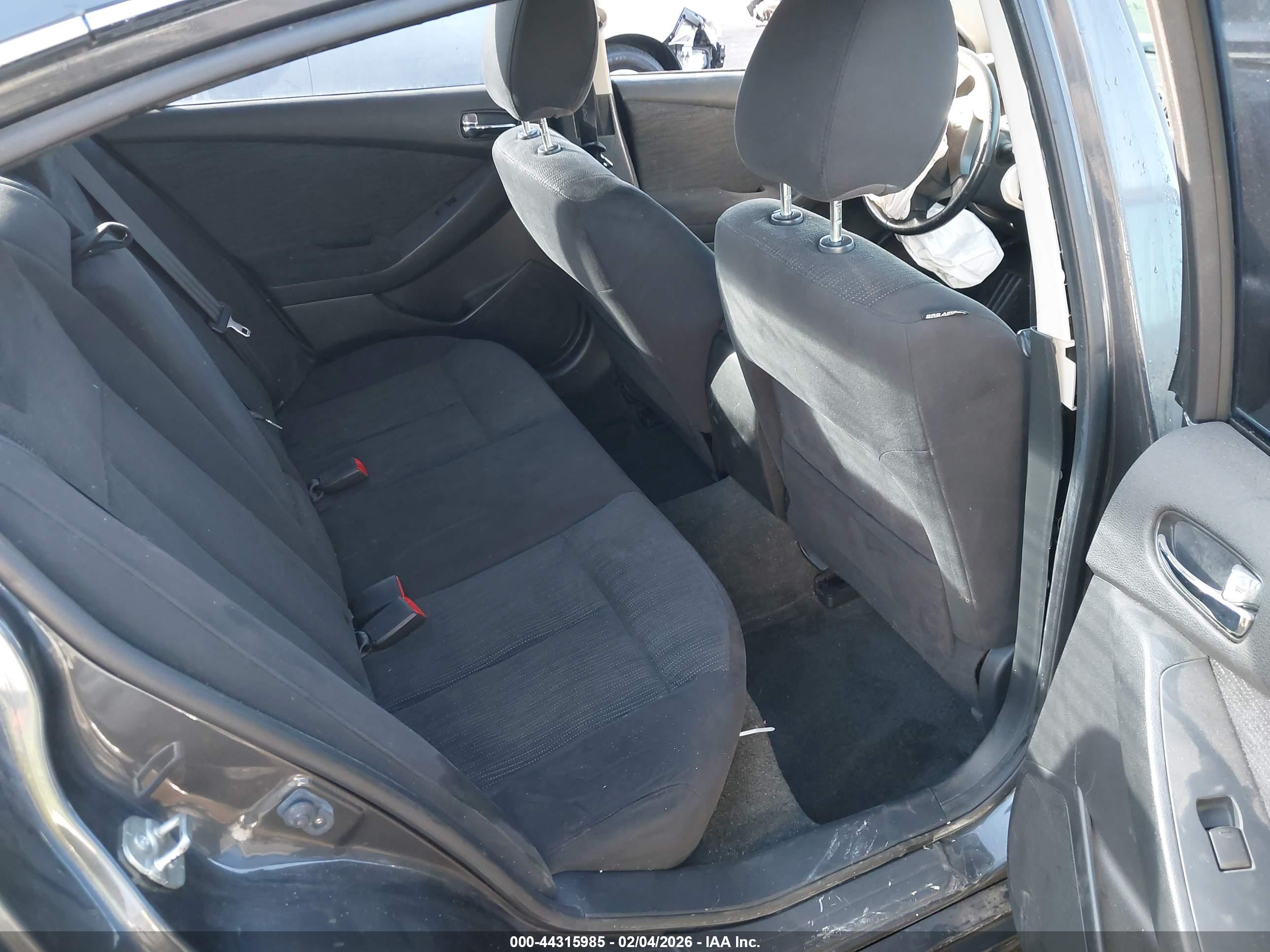 NISSAN ALTIMA image 8