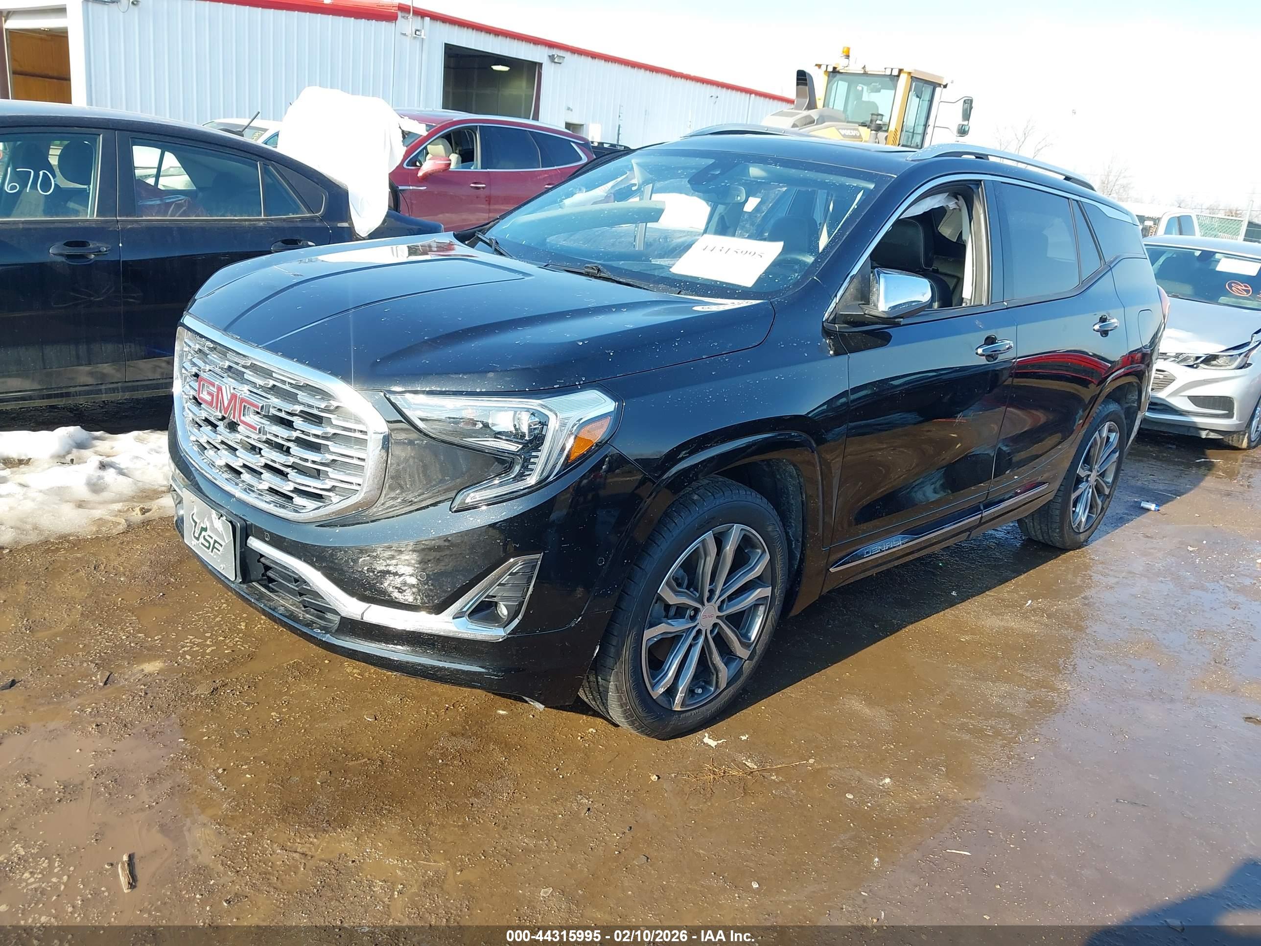 GMC TERRAIN image 2