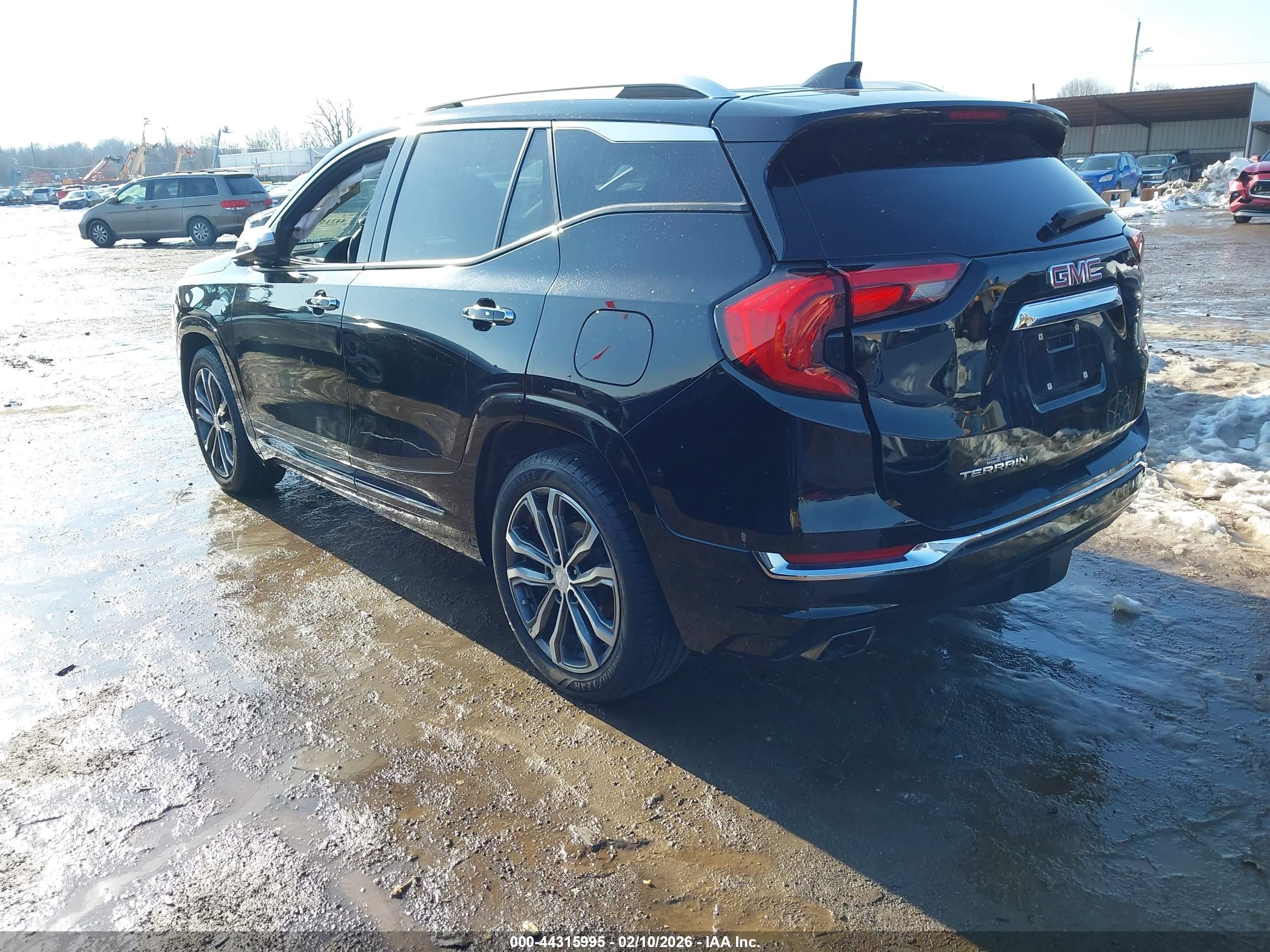 GMC TERRAIN image 3