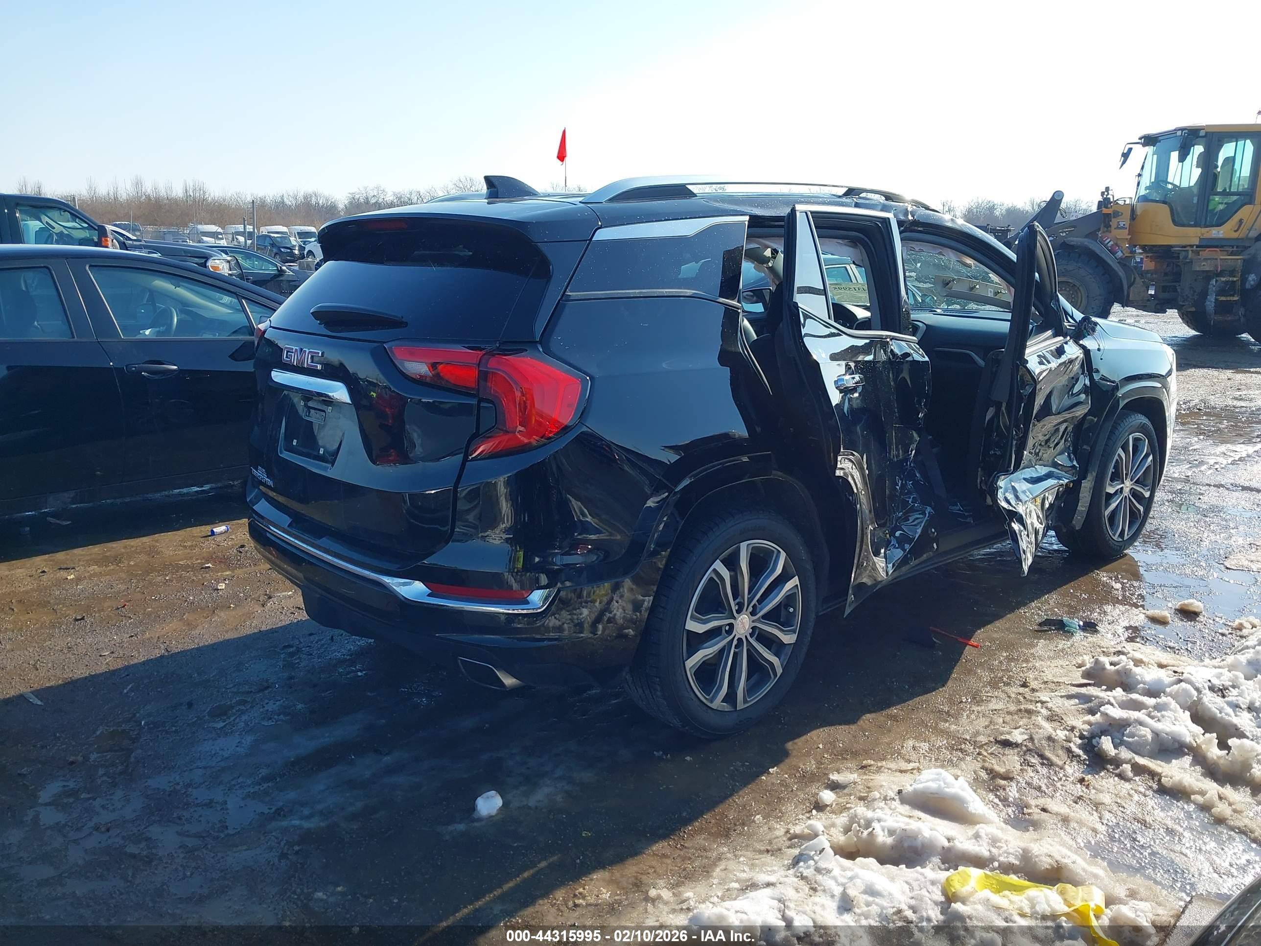 GMC TERRAIN image 4