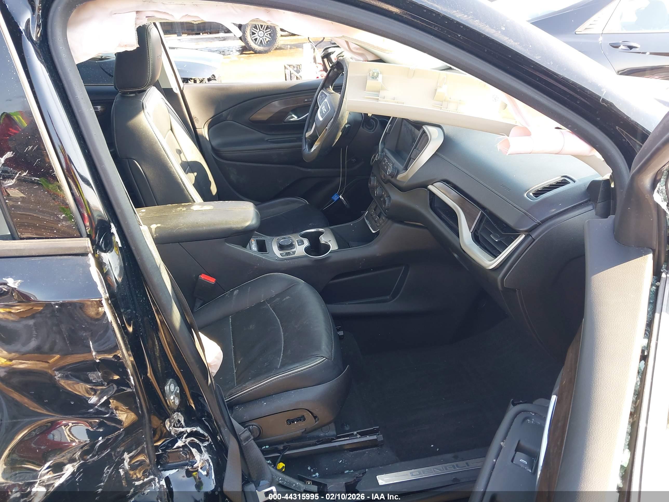 GMC TERRAIN image 5
