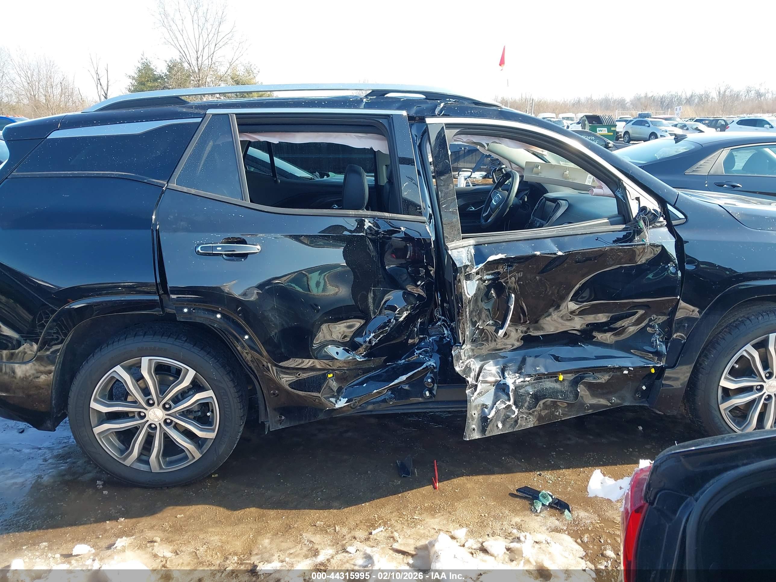 GMC TERRAIN image 6