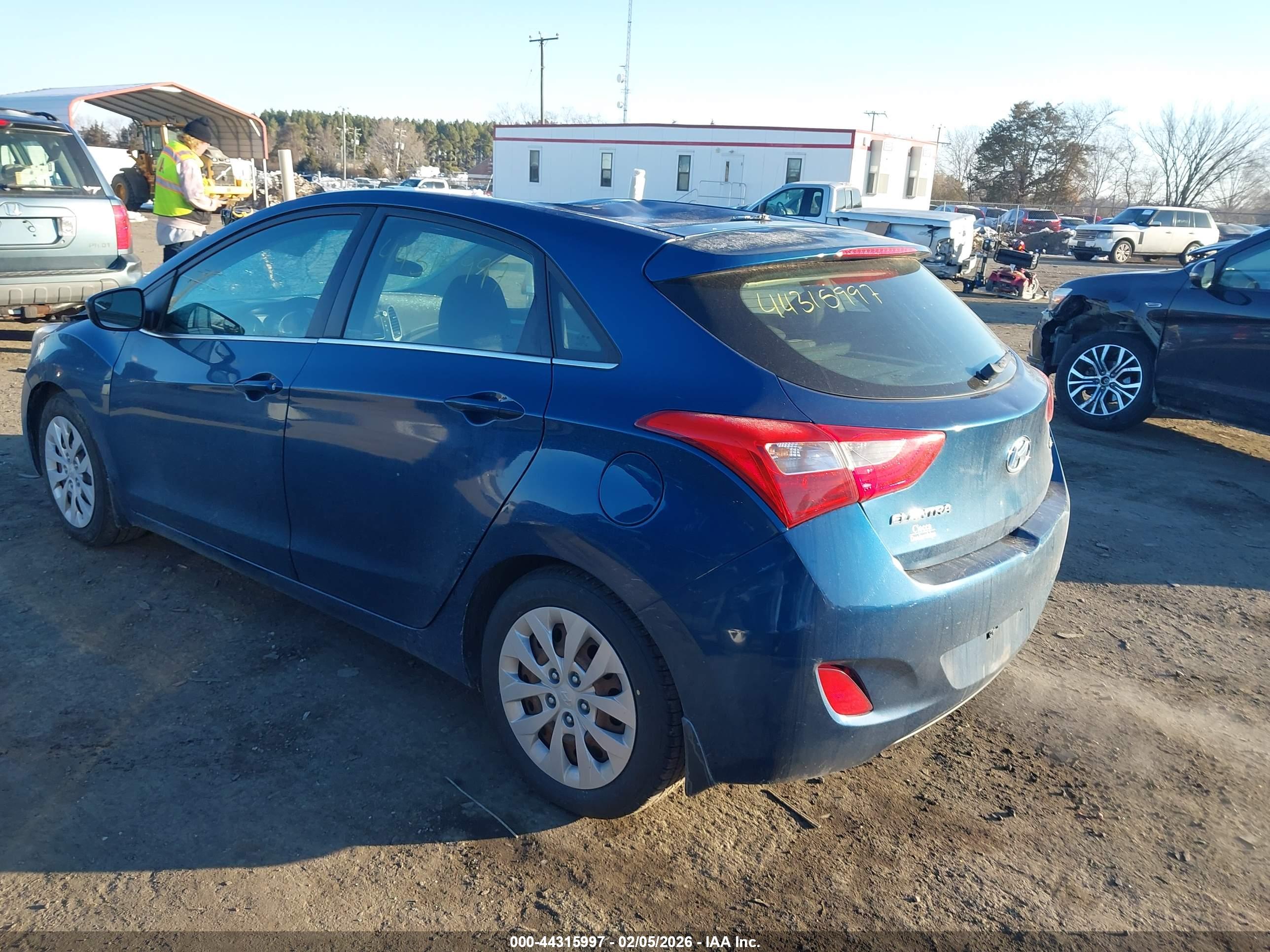 HYUNDAI ELANTRA image 3