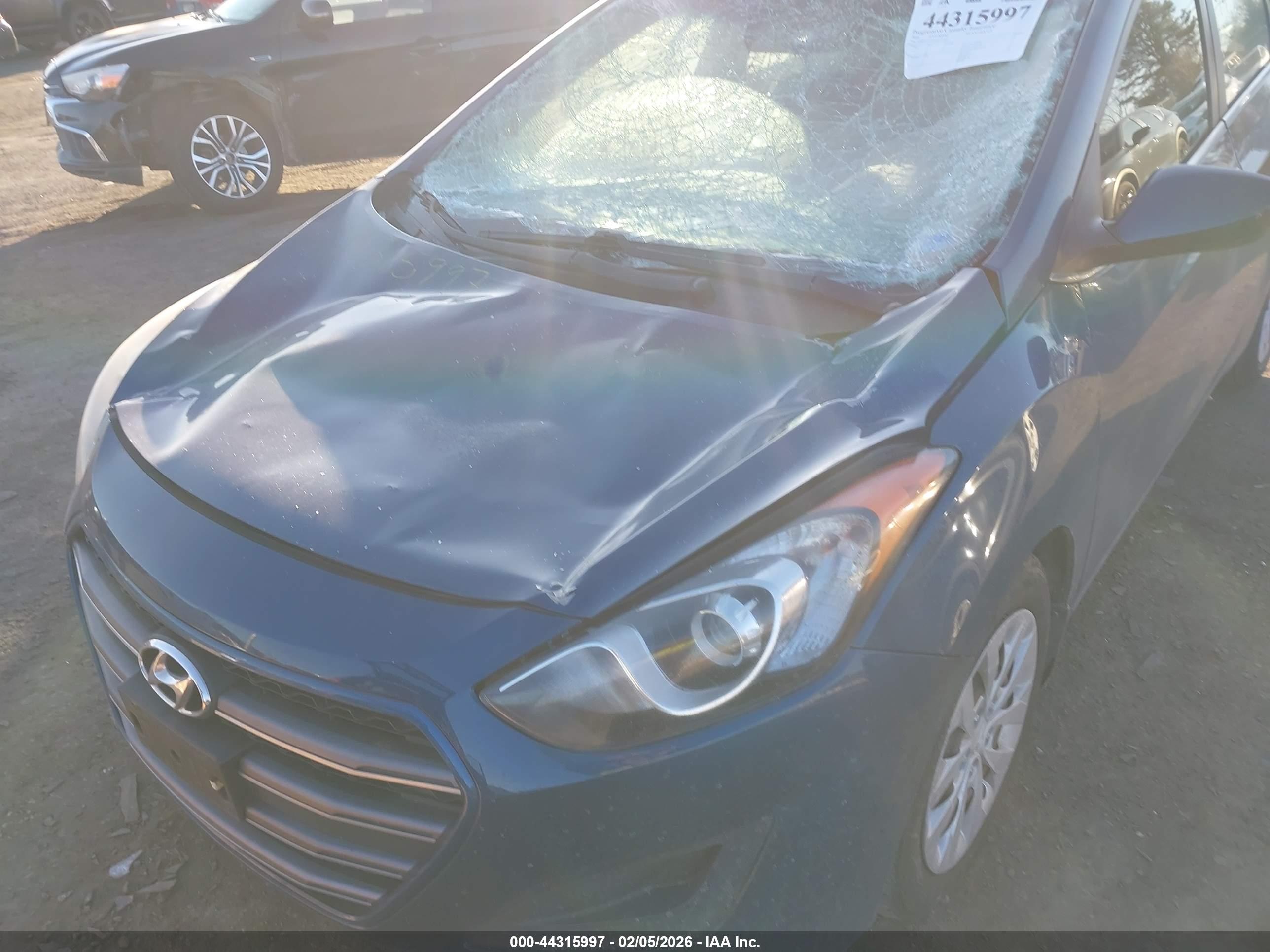 HYUNDAI ELANTRA image 6