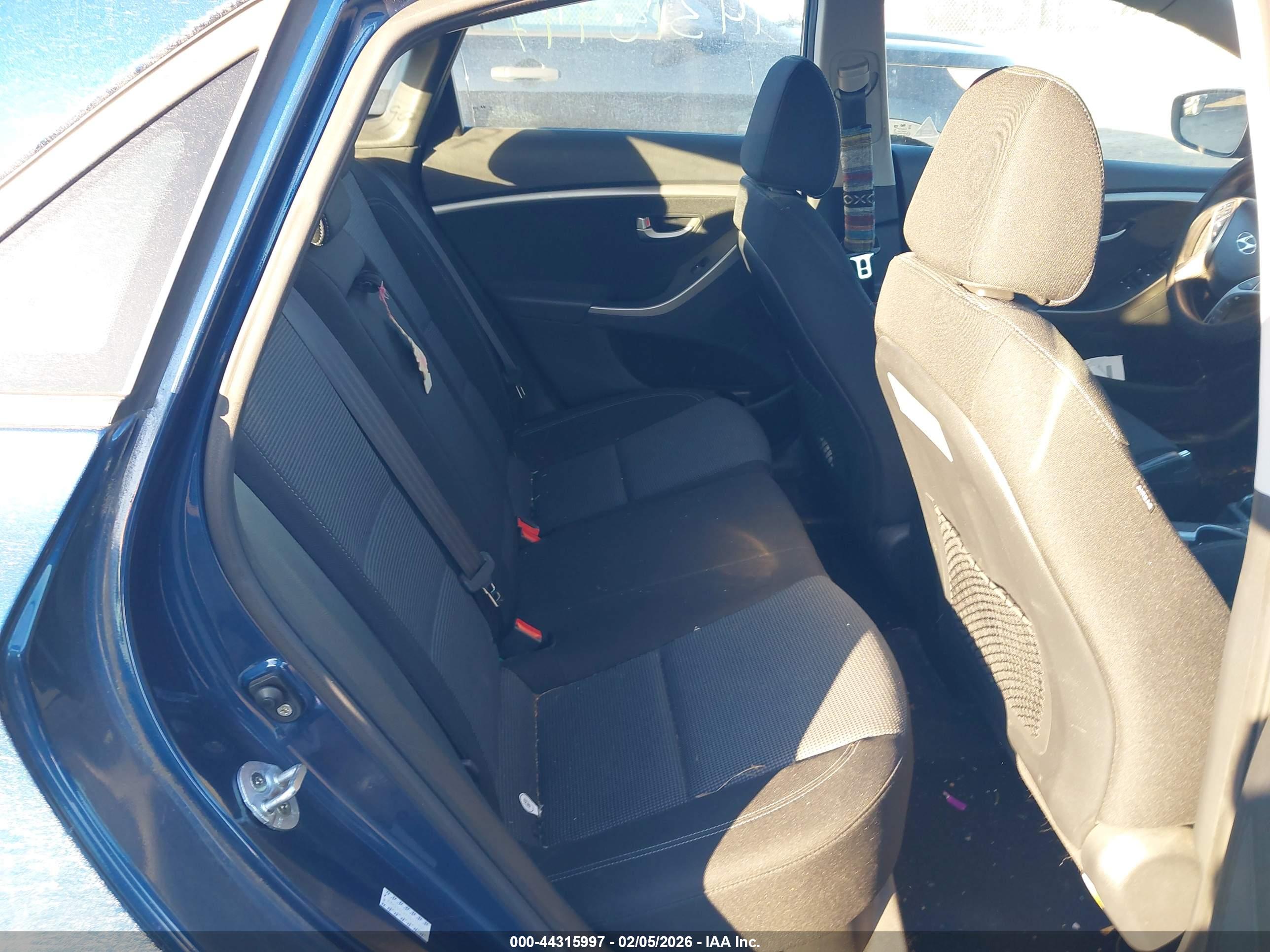 HYUNDAI ELANTRA image 8
