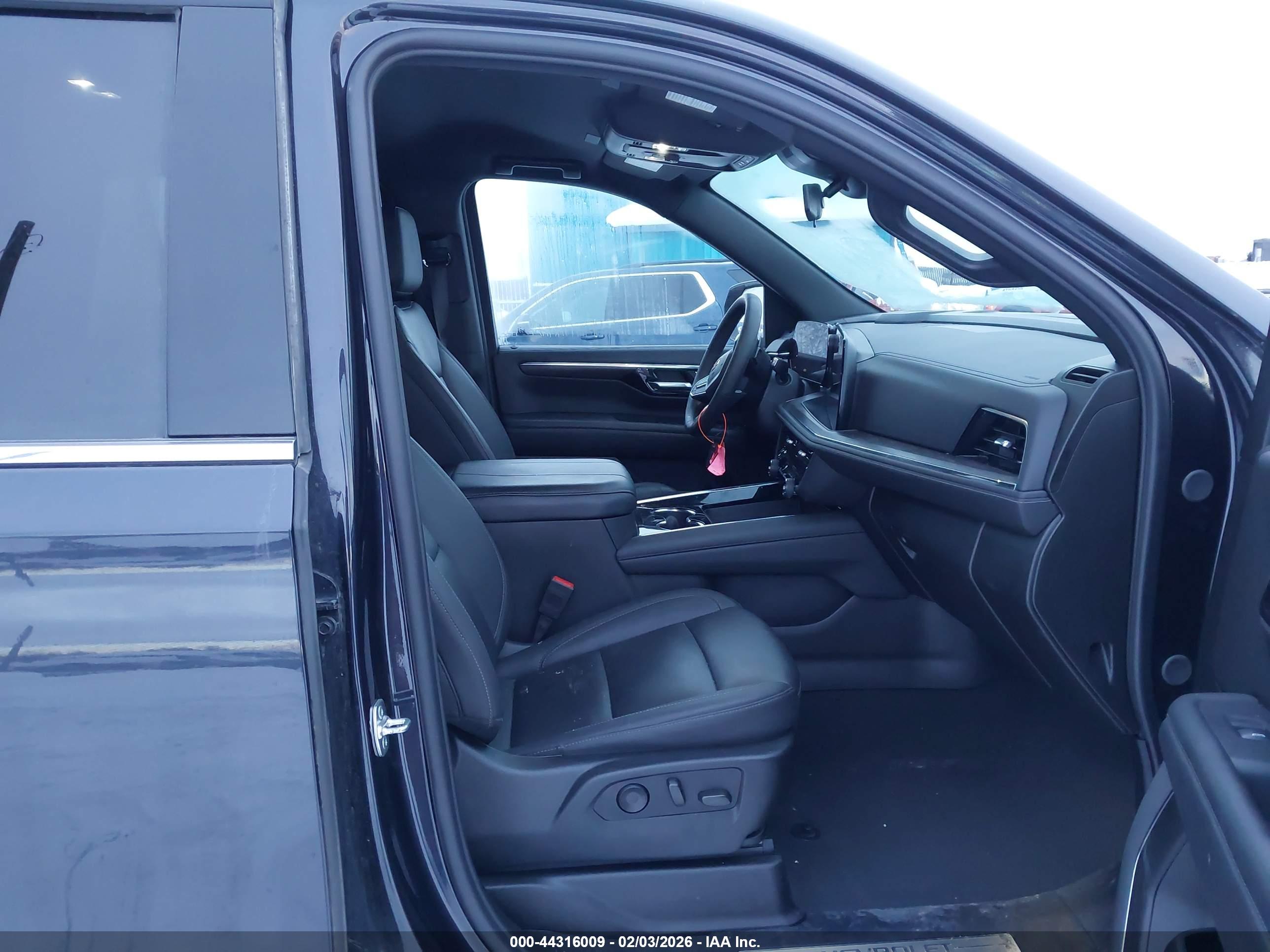 CHEVROLET TAHOE image 5