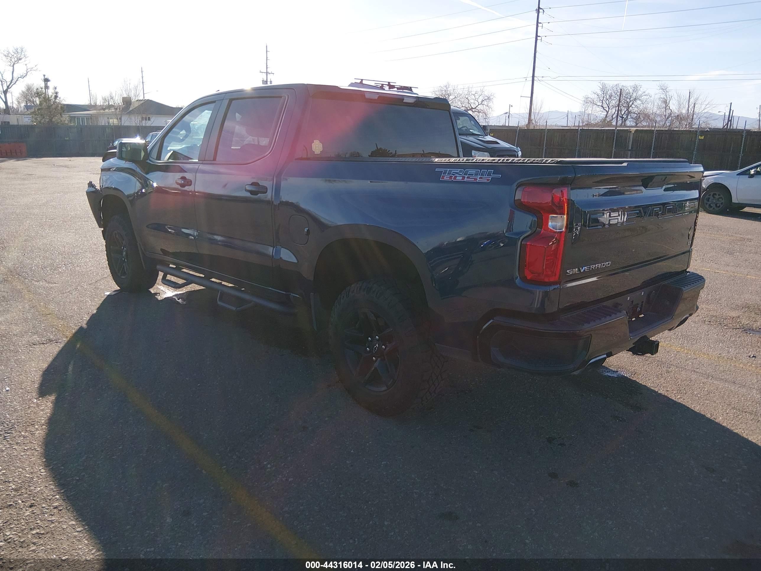 CHEVROLET SILVERADO image 3