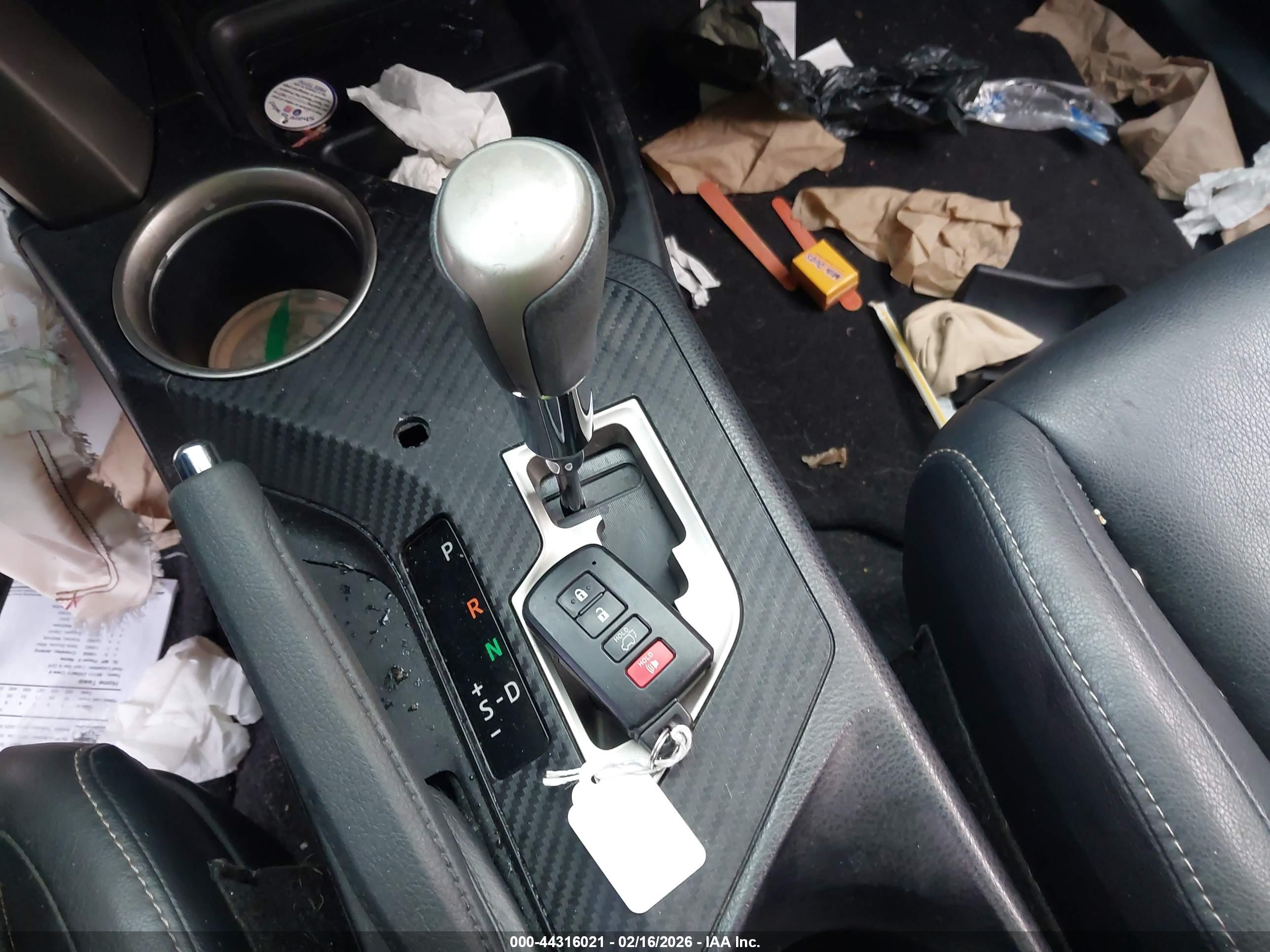 TOYOTA RAV4 image 11
