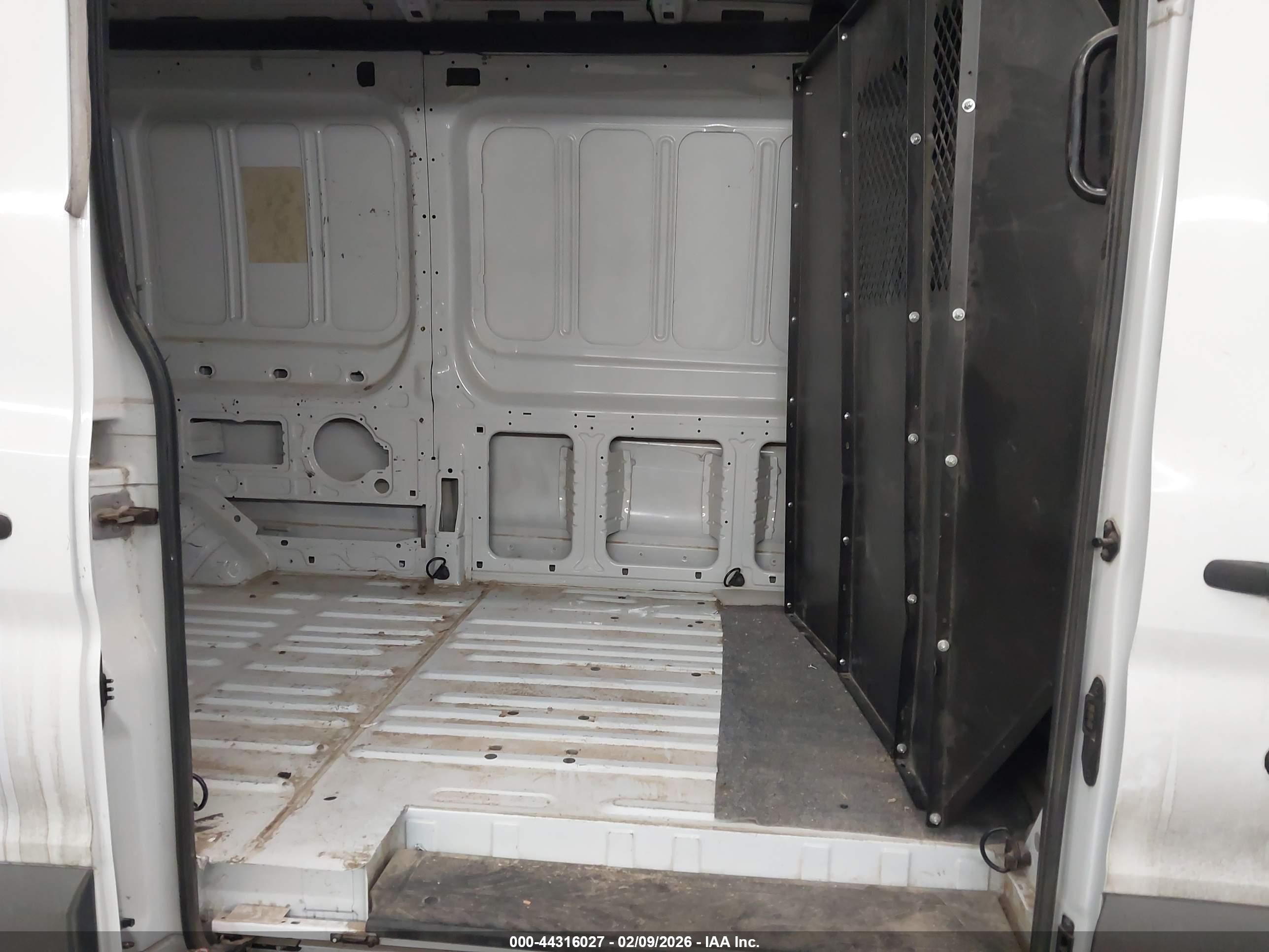 FORD TRANSIT-250 image 8