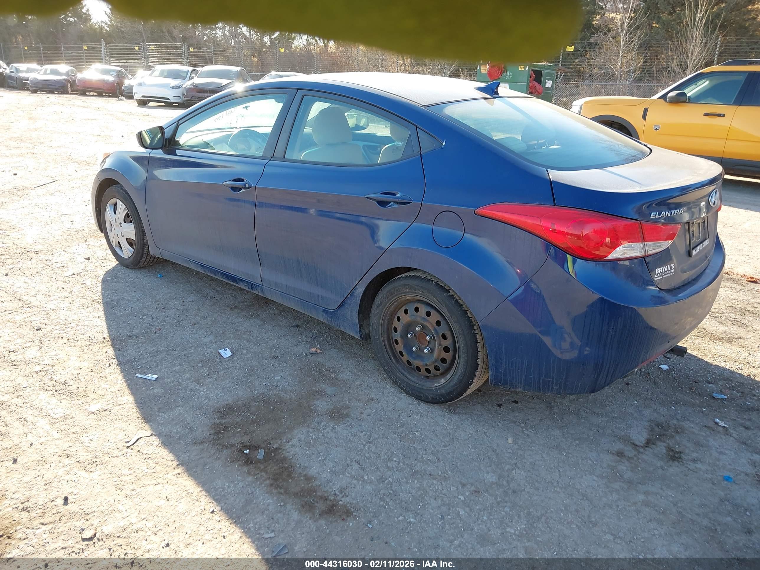 HYUNDAI ELANTRA image 3
