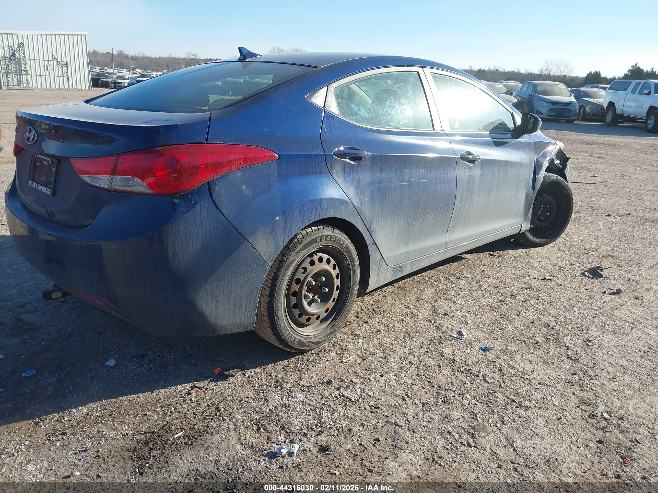 HYUNDAI ELANTRA image 4