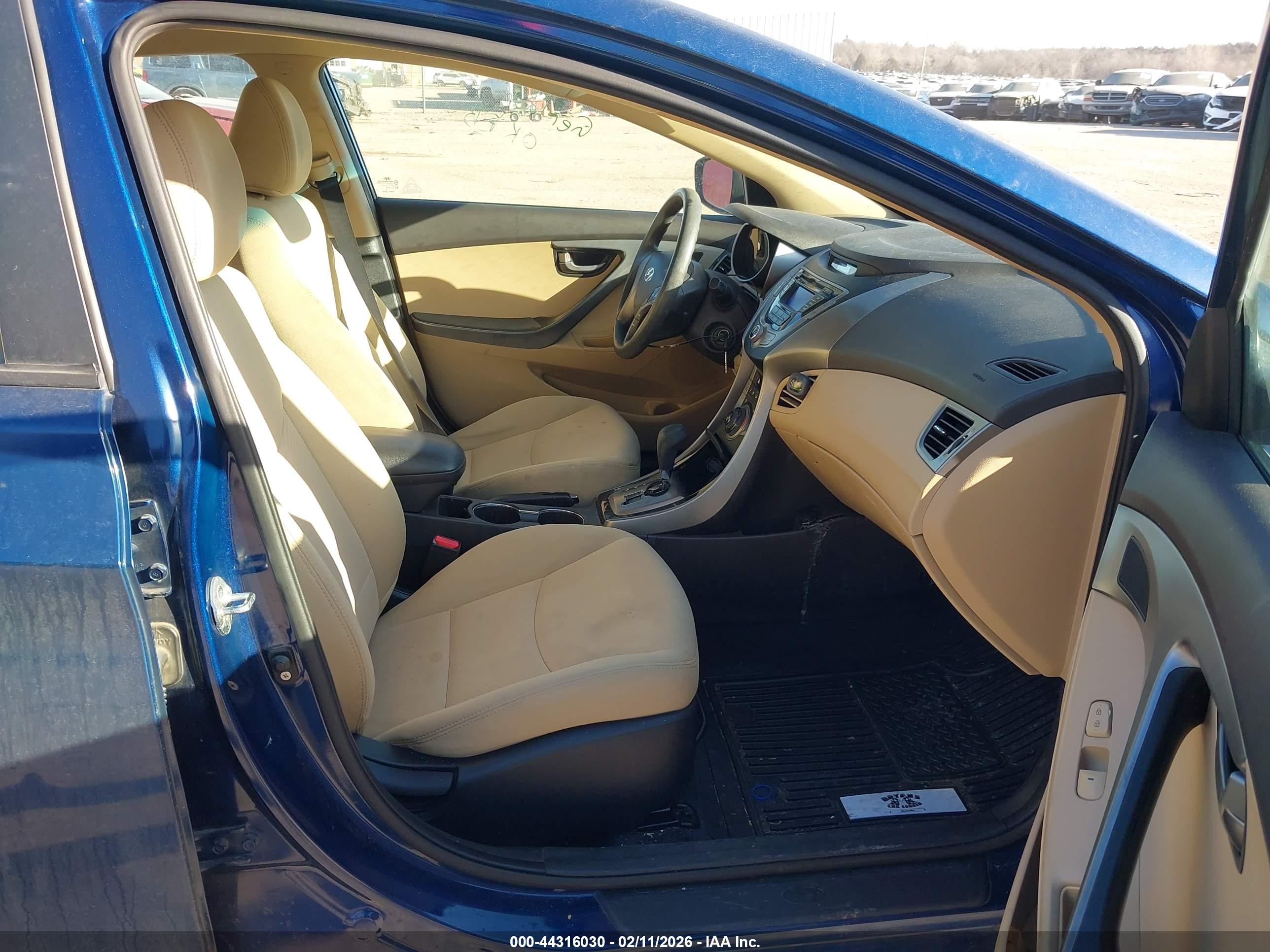 HYUNDAI ELANTRA image 5