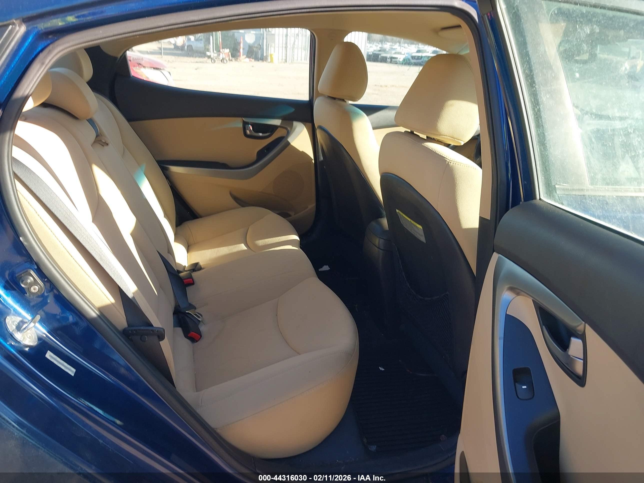 HYUNDAI ELANTRA image 8