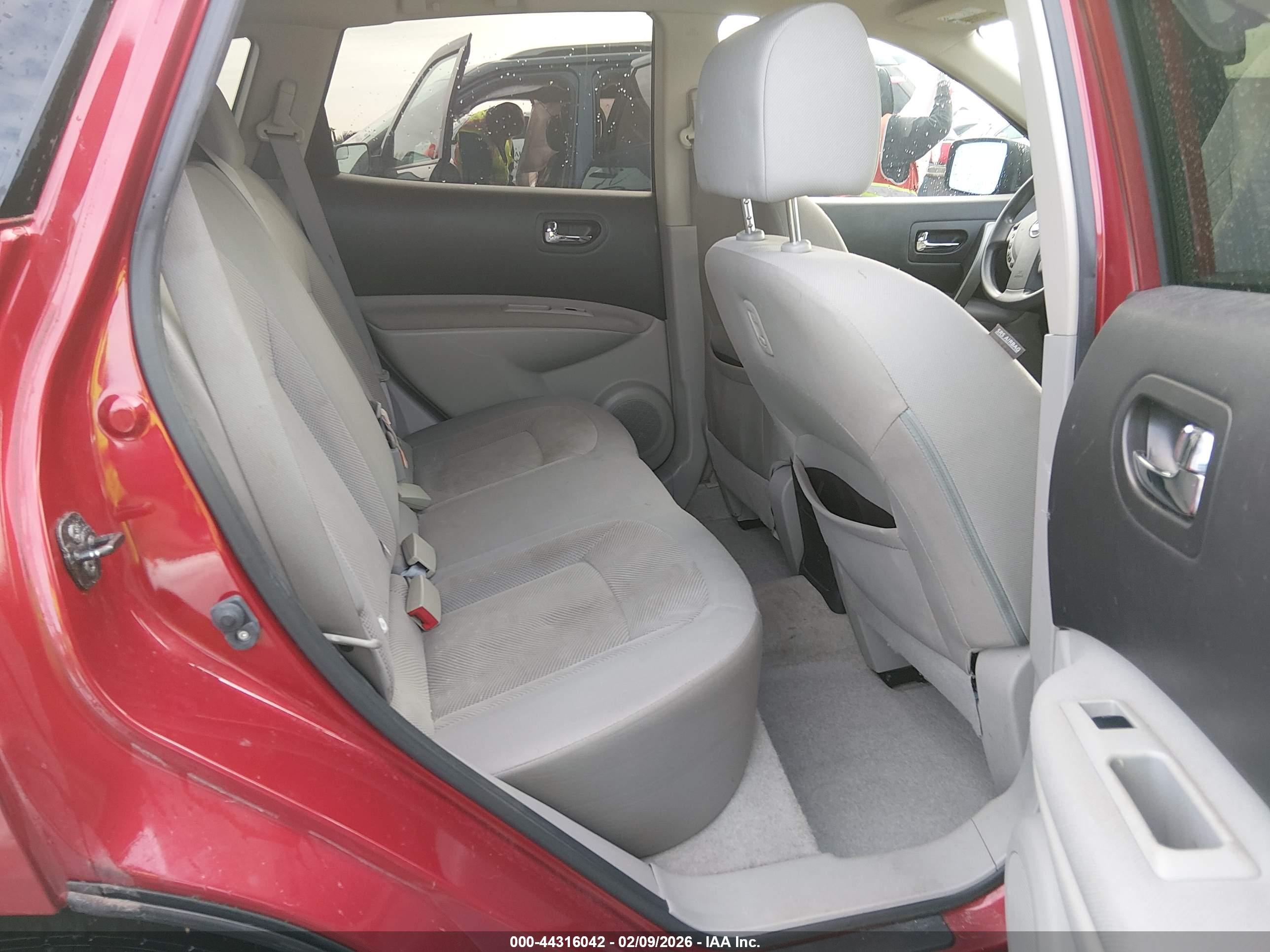 NISSAN ROGUE image 8