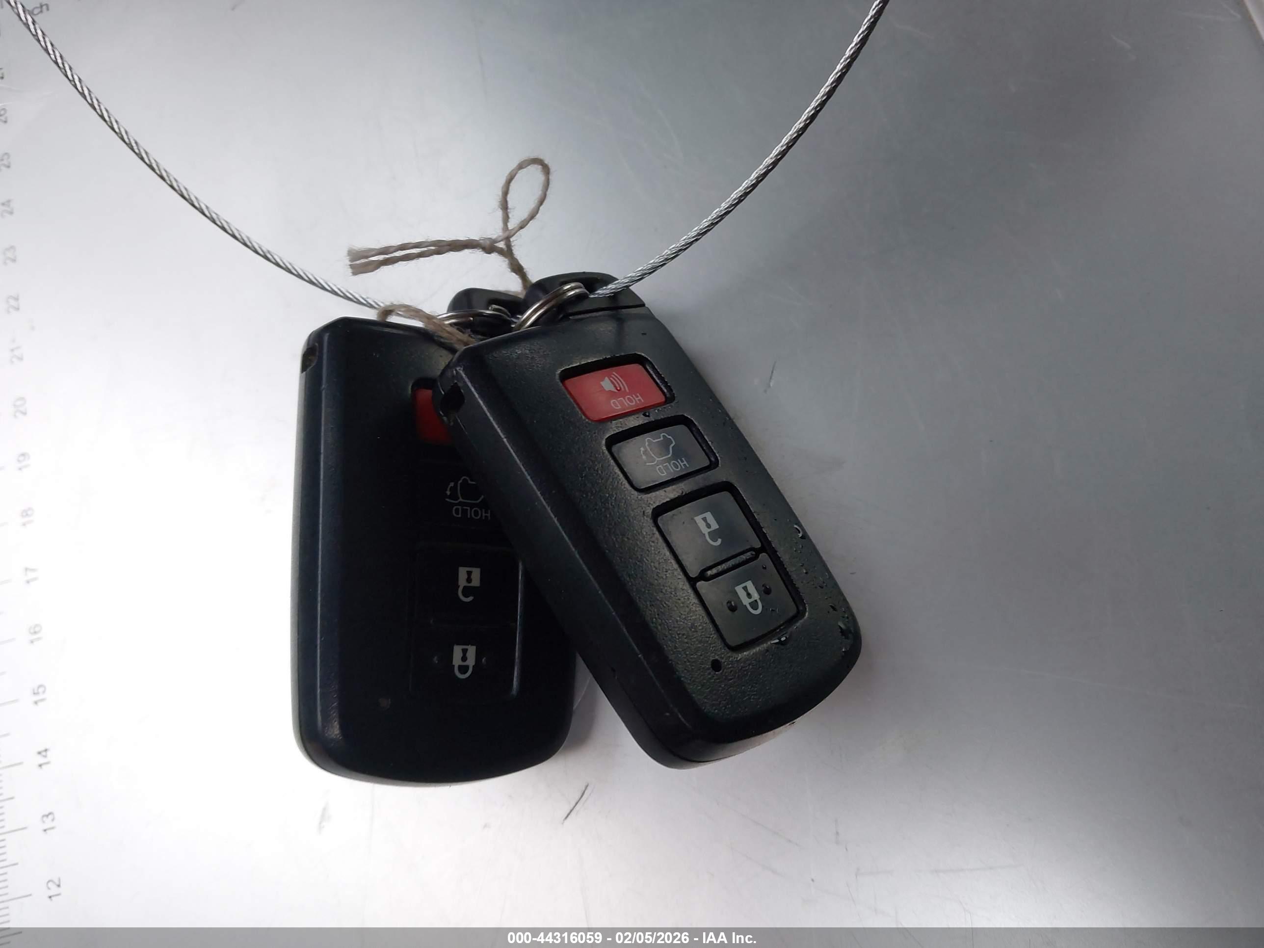 TOYOTA RAV4 image 11