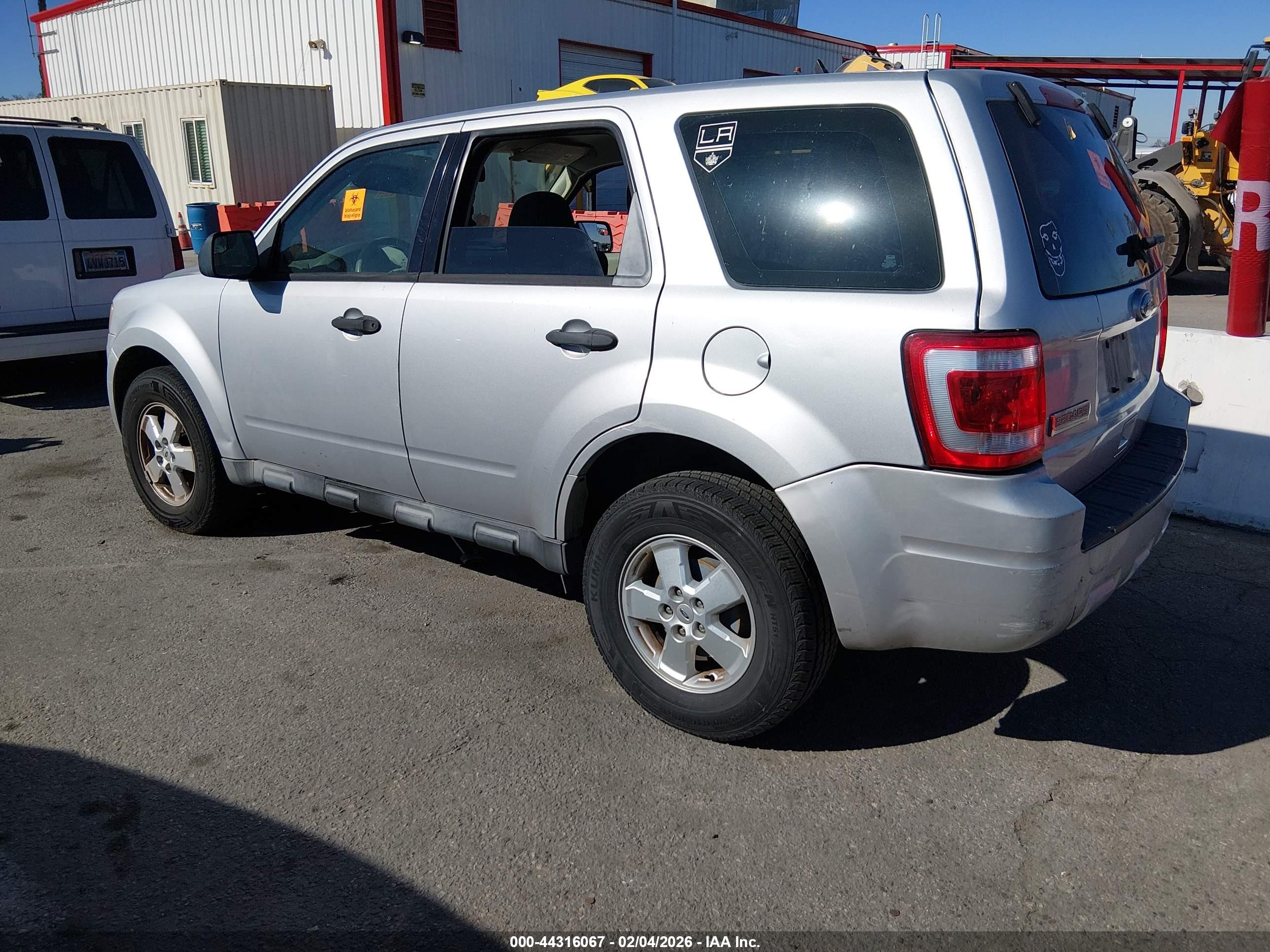 FORD ESCAPE image 3