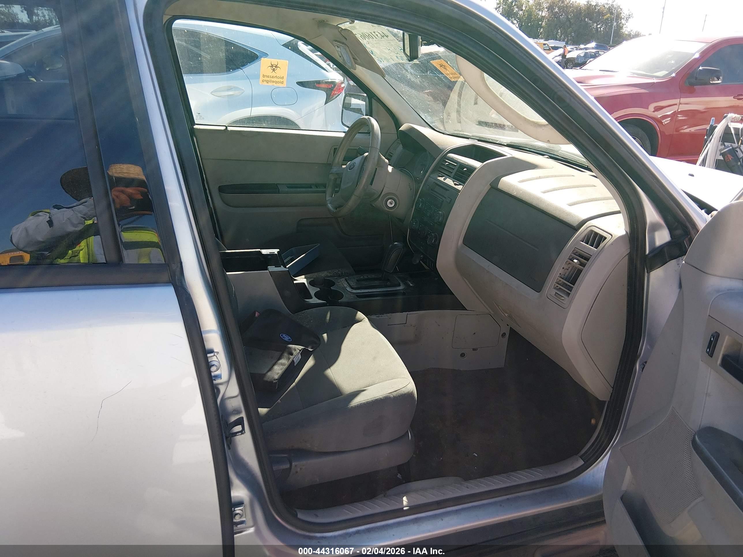 FORD ESCAPE image 5