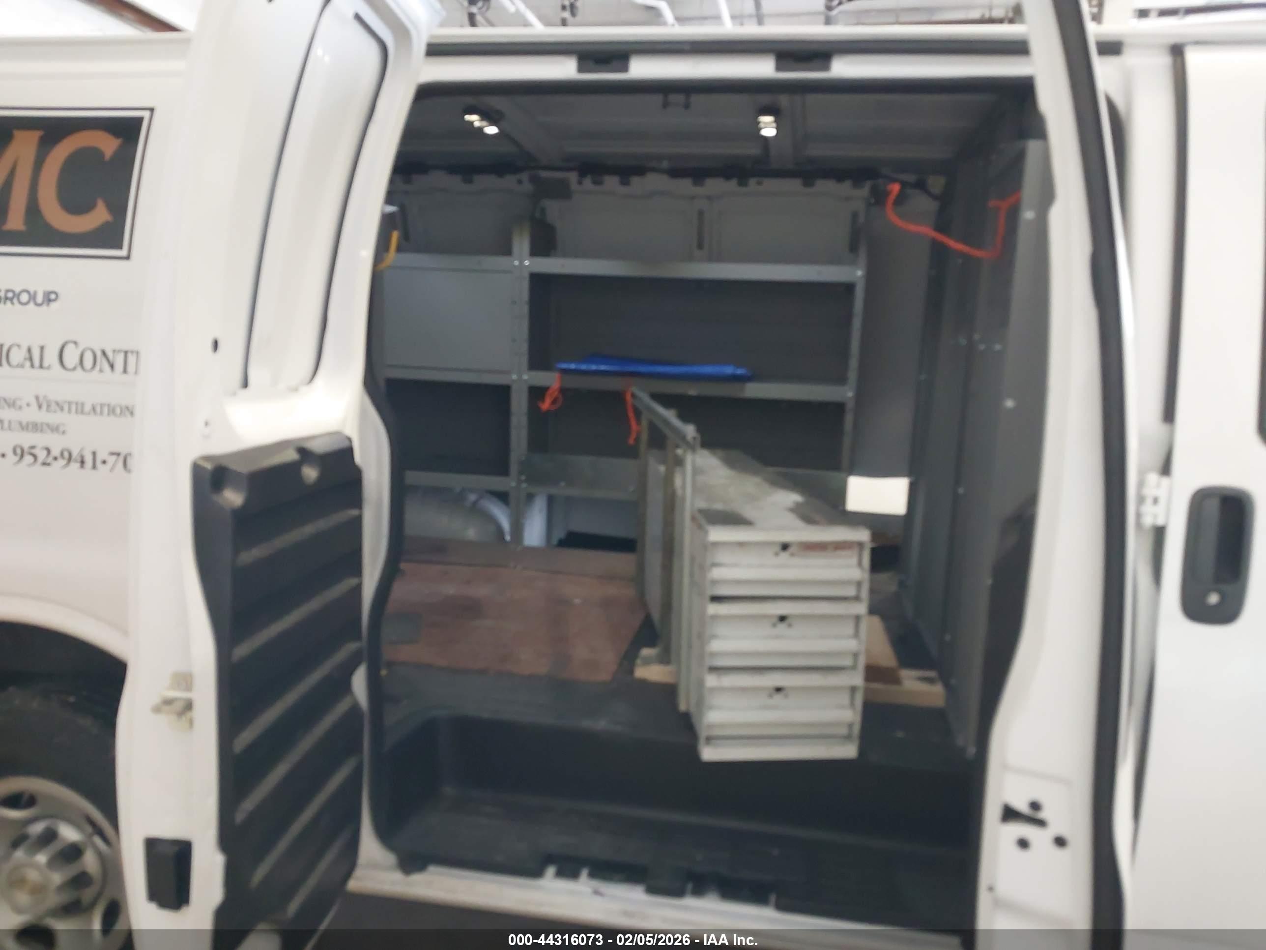 CHEVROLET EXPRESS image 8