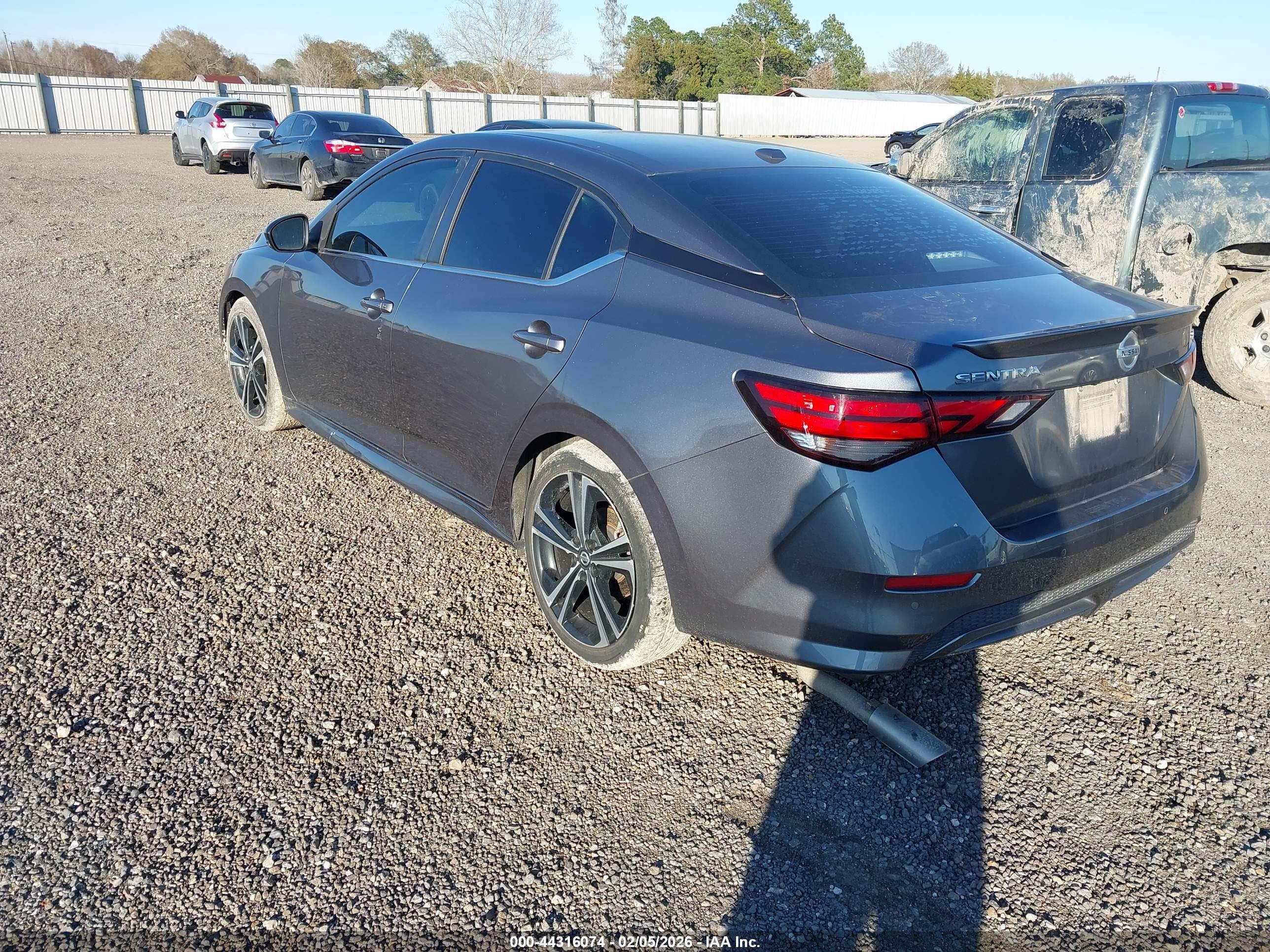 NISSAN SENTRA image 3