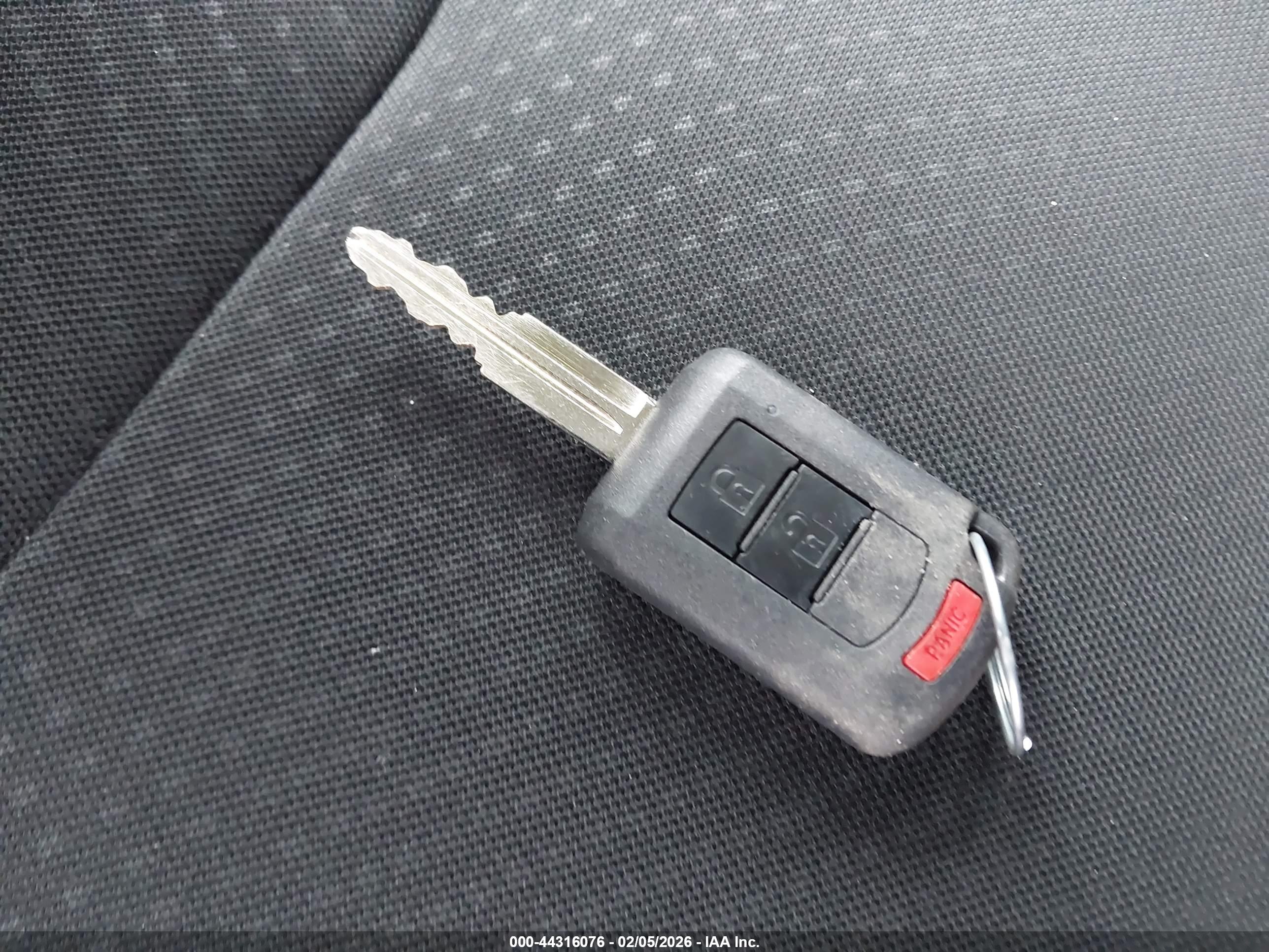 MITSUBISHI OUTLANDER image 11