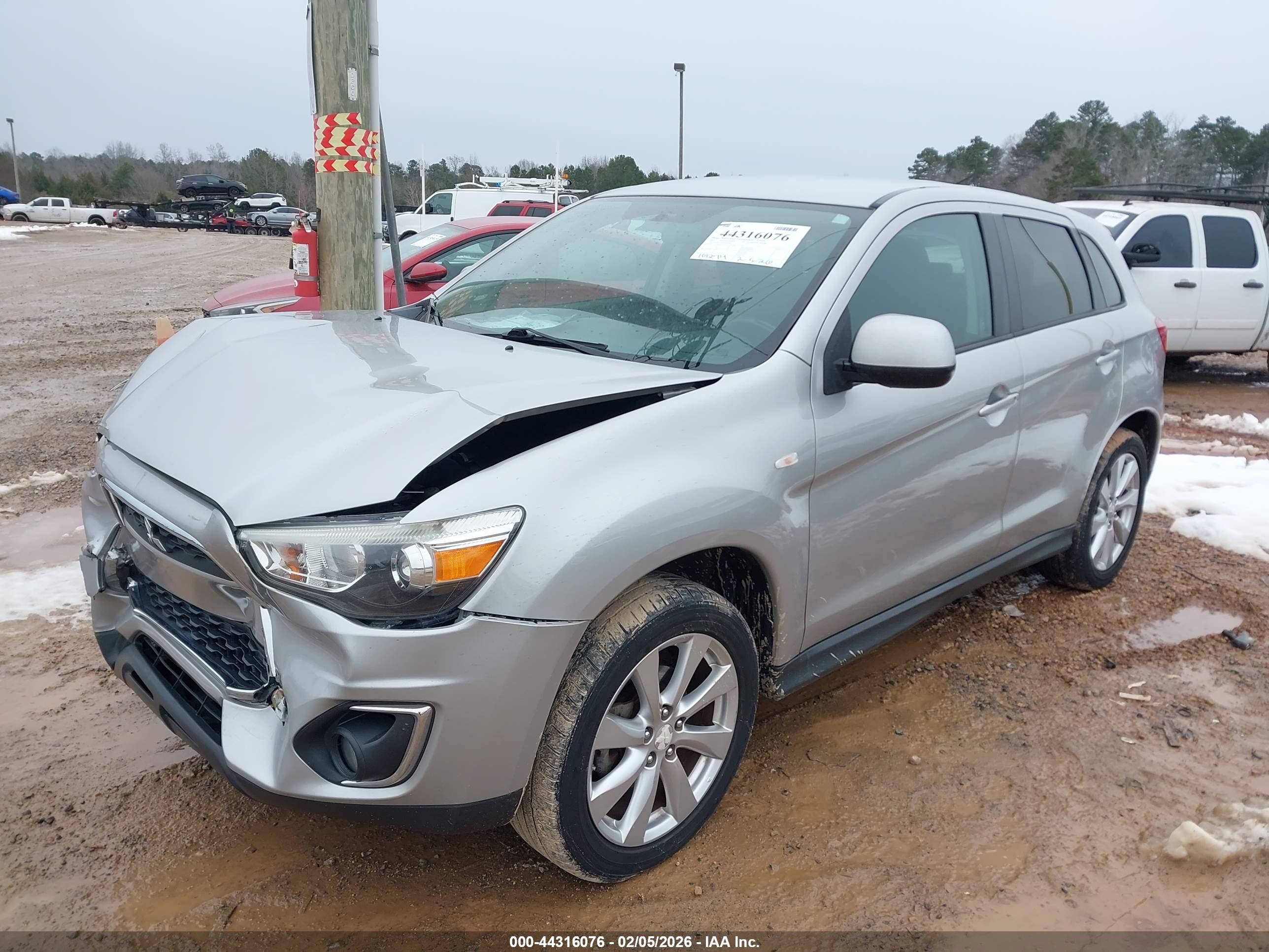 MITSUBISHI OUTLANDER image 2