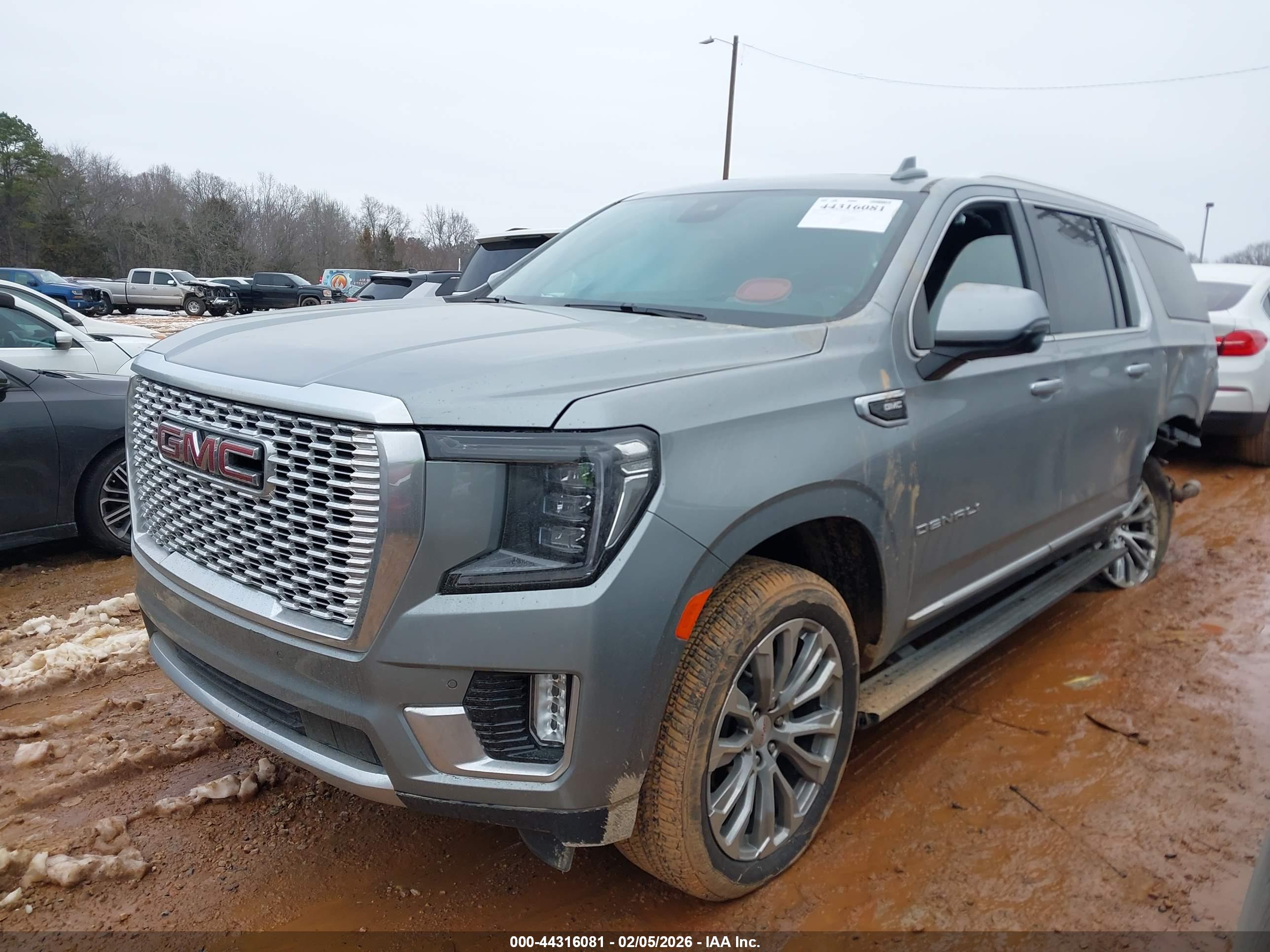 GMC YUKON image 2