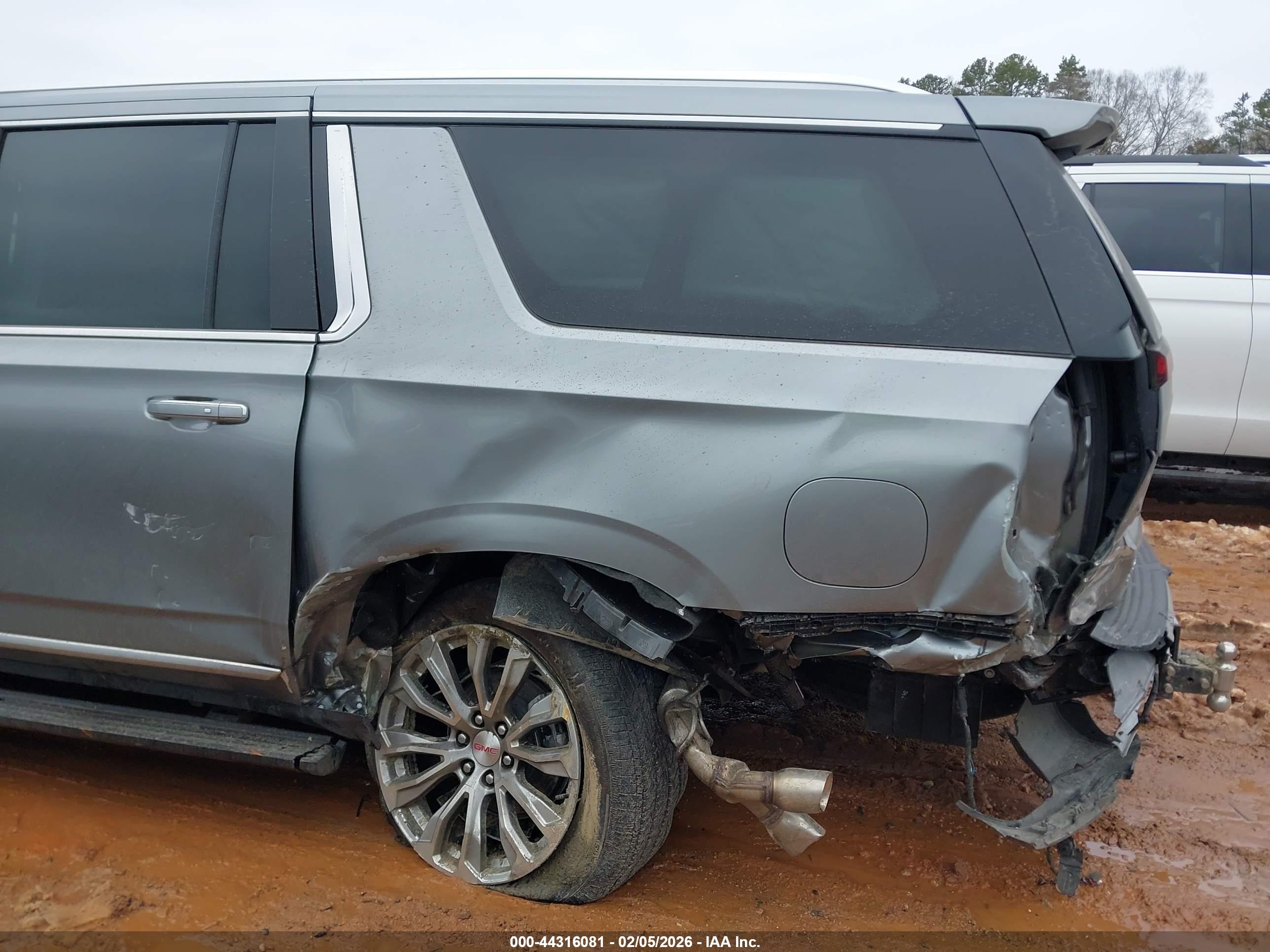 GMC YUKON image 6